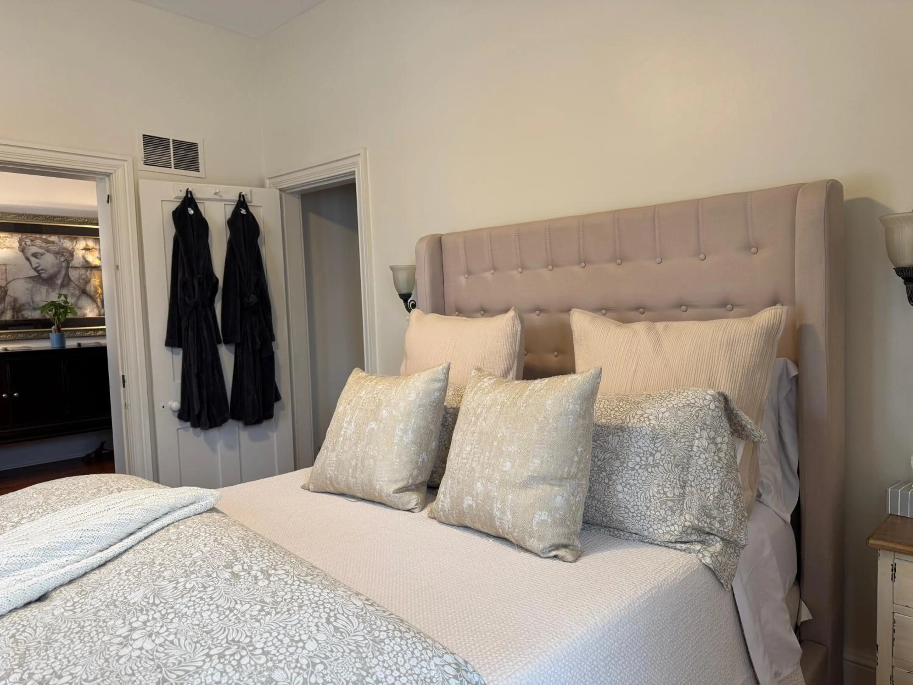 Bed in Norfolk Guest House Inn