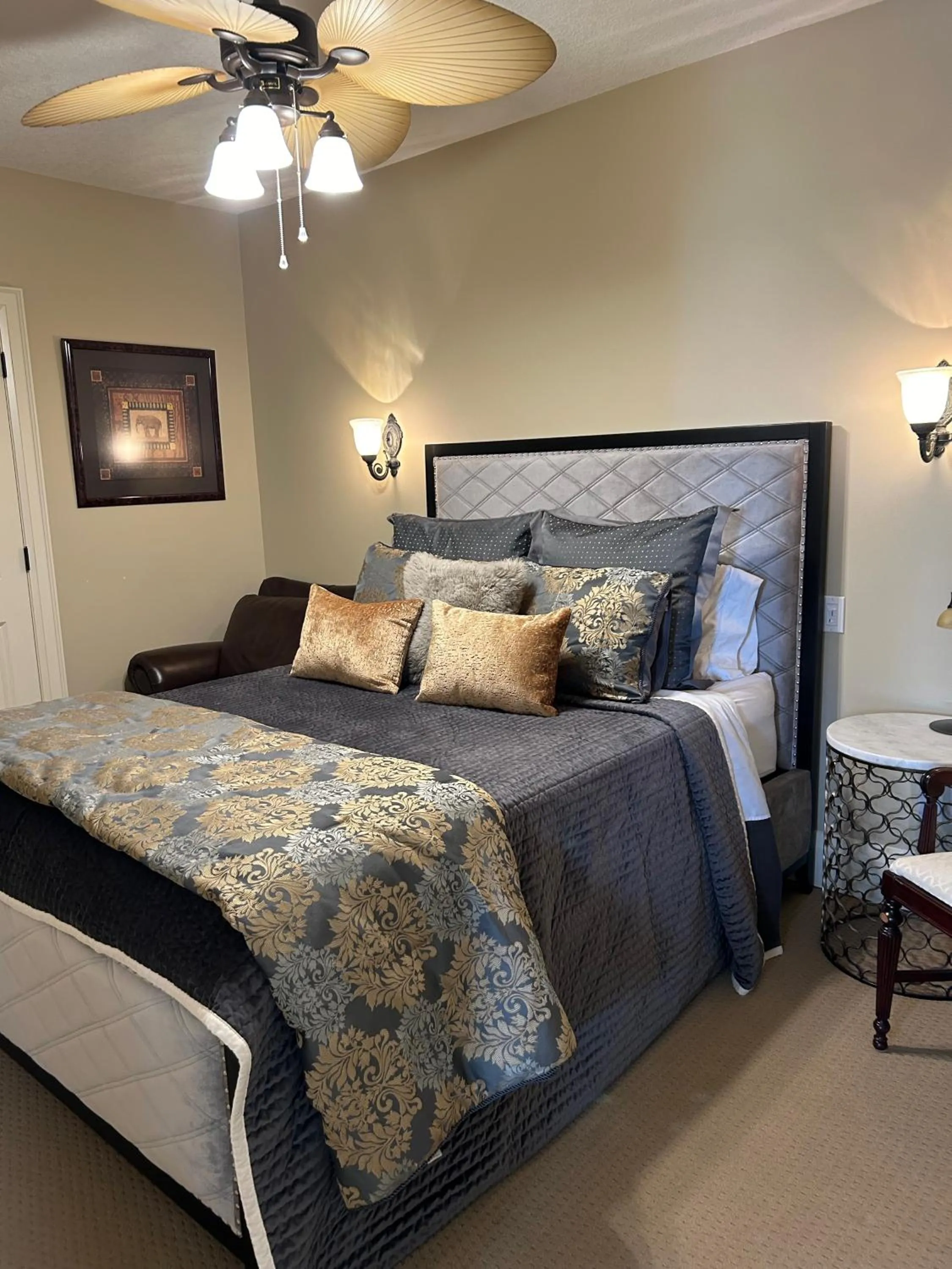 Bed in Norfolk Guest House Inn