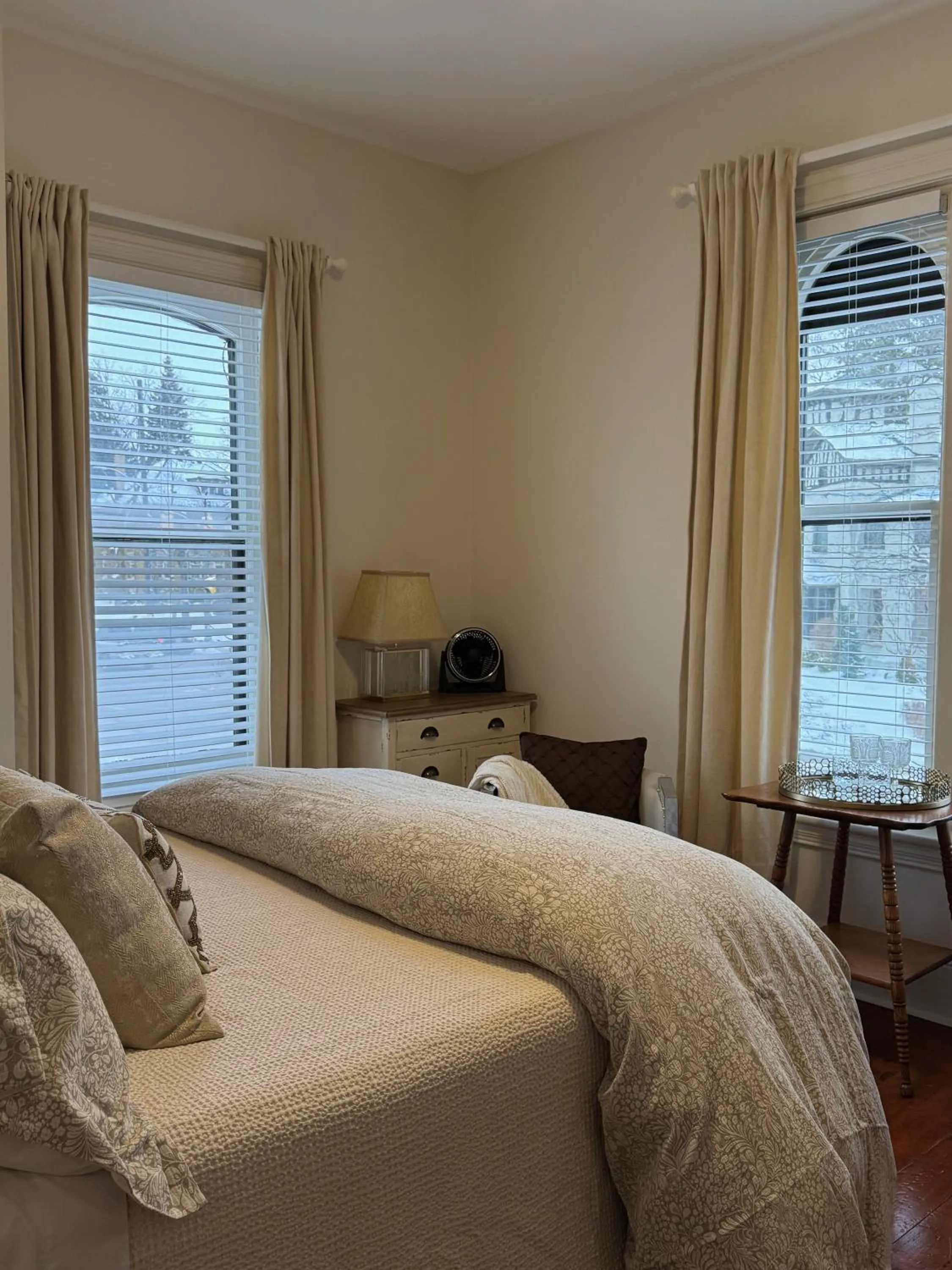 Bed in Norfolk Guest House Inn