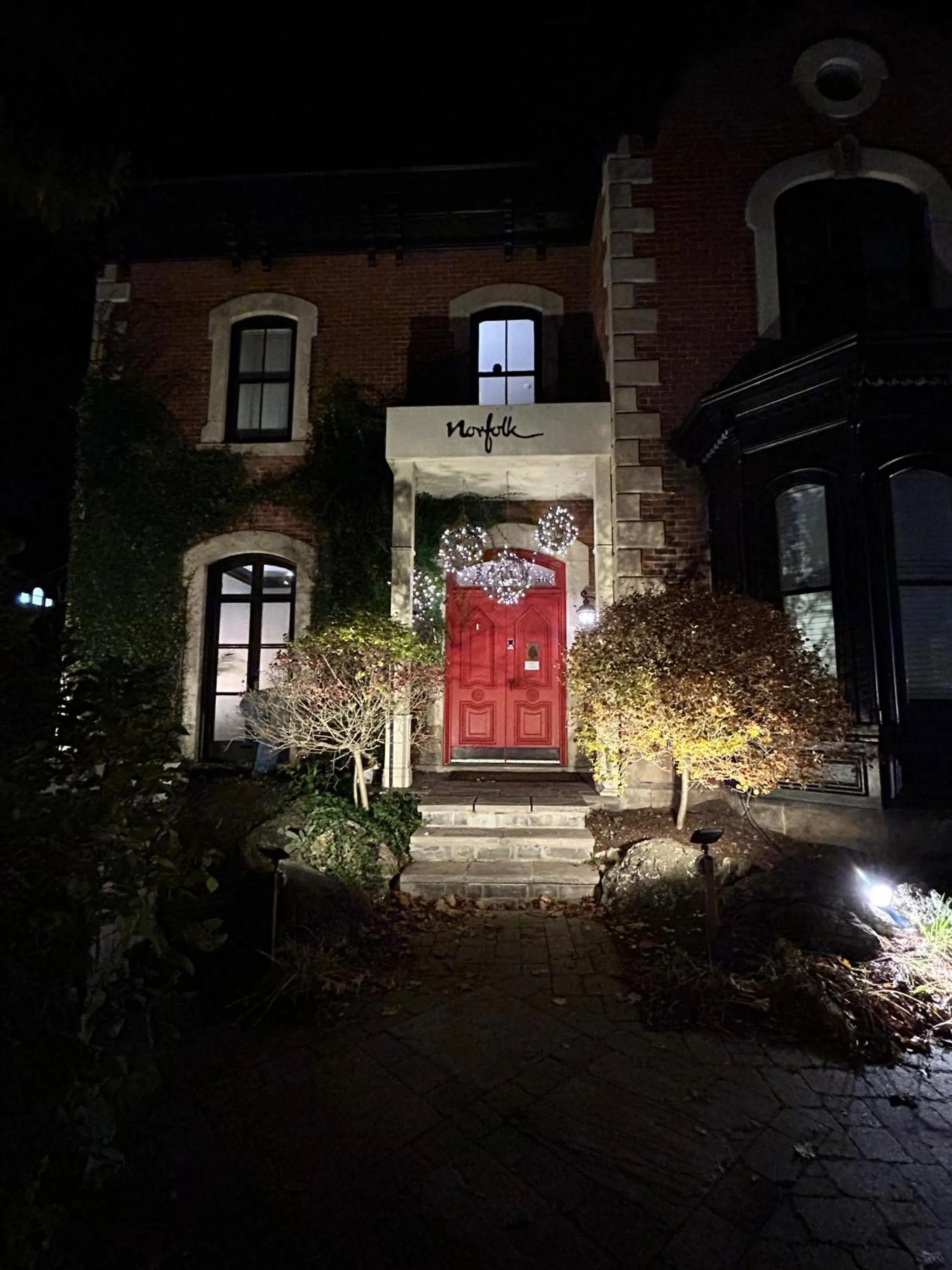 Facade/entrance in Norfolk Guest House Inn