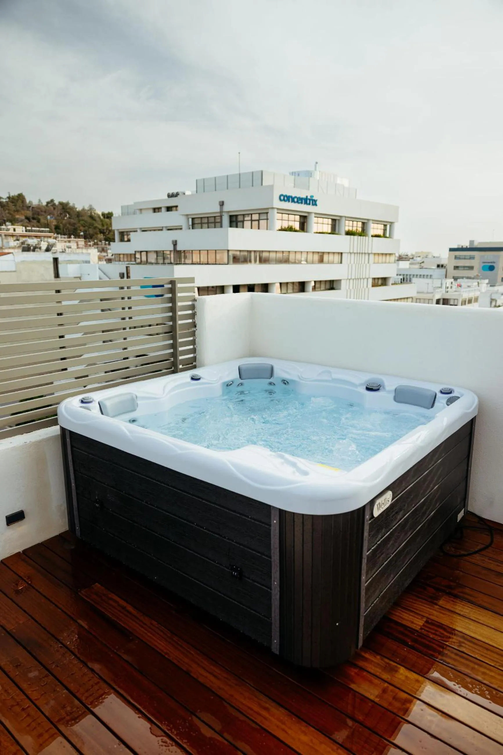 Hot Tub in Num Suites & Lofts Athens