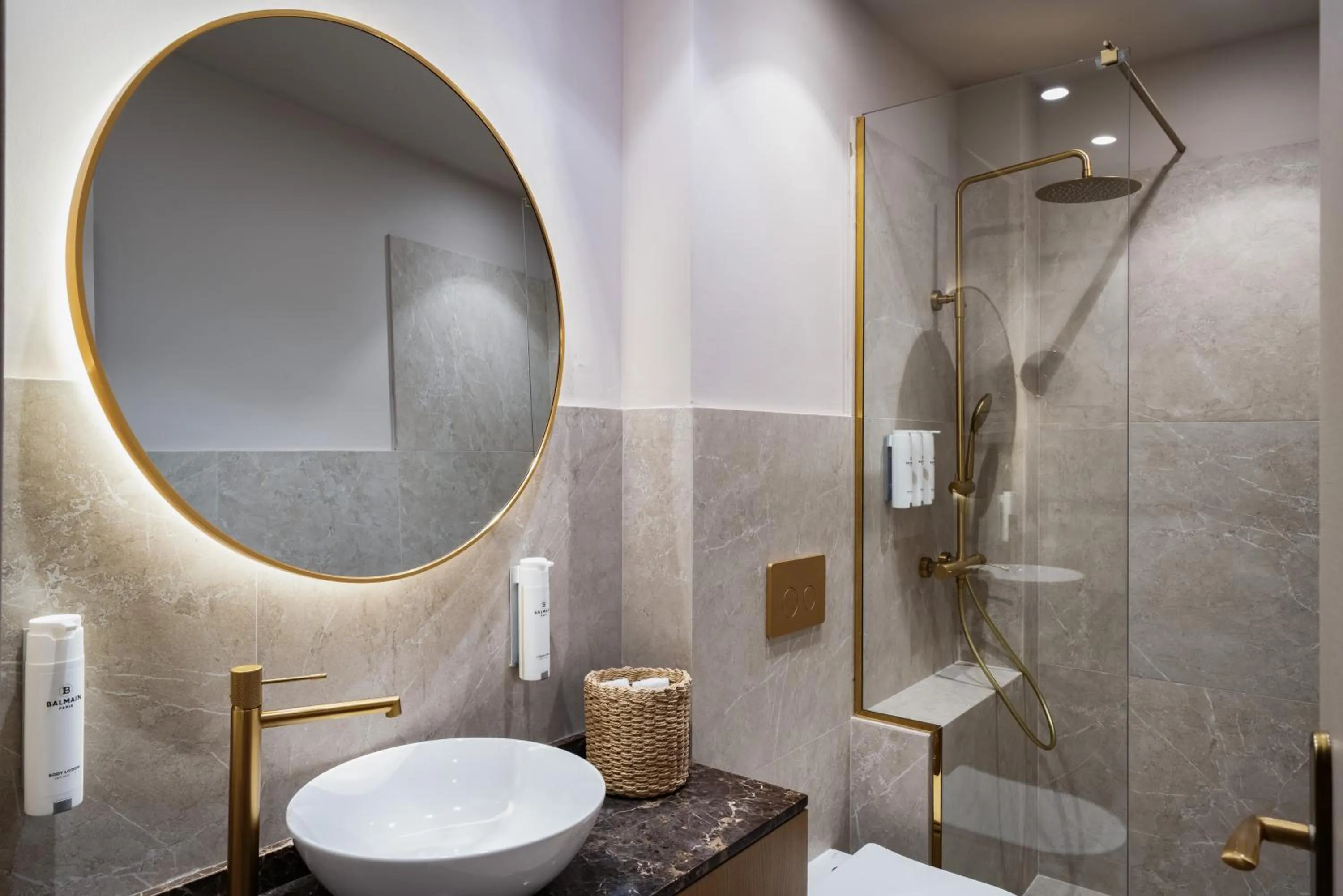 Shower in Num Suites & Lofts Athens