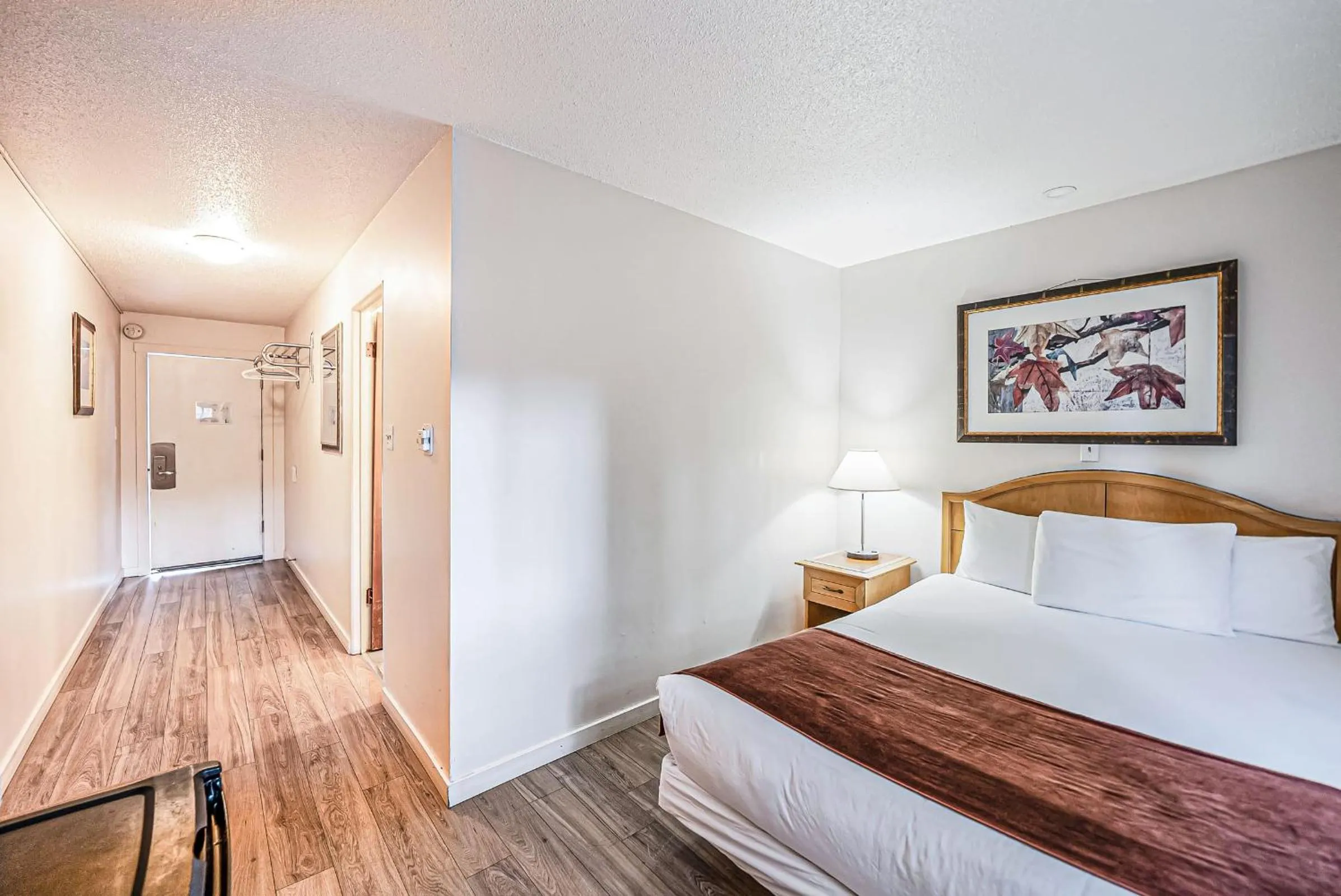 Bed in Bluebird Motel