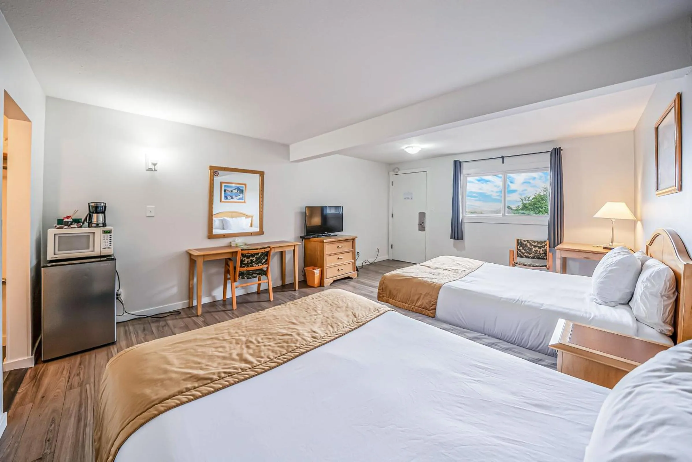 Bed in Bluebird Motel