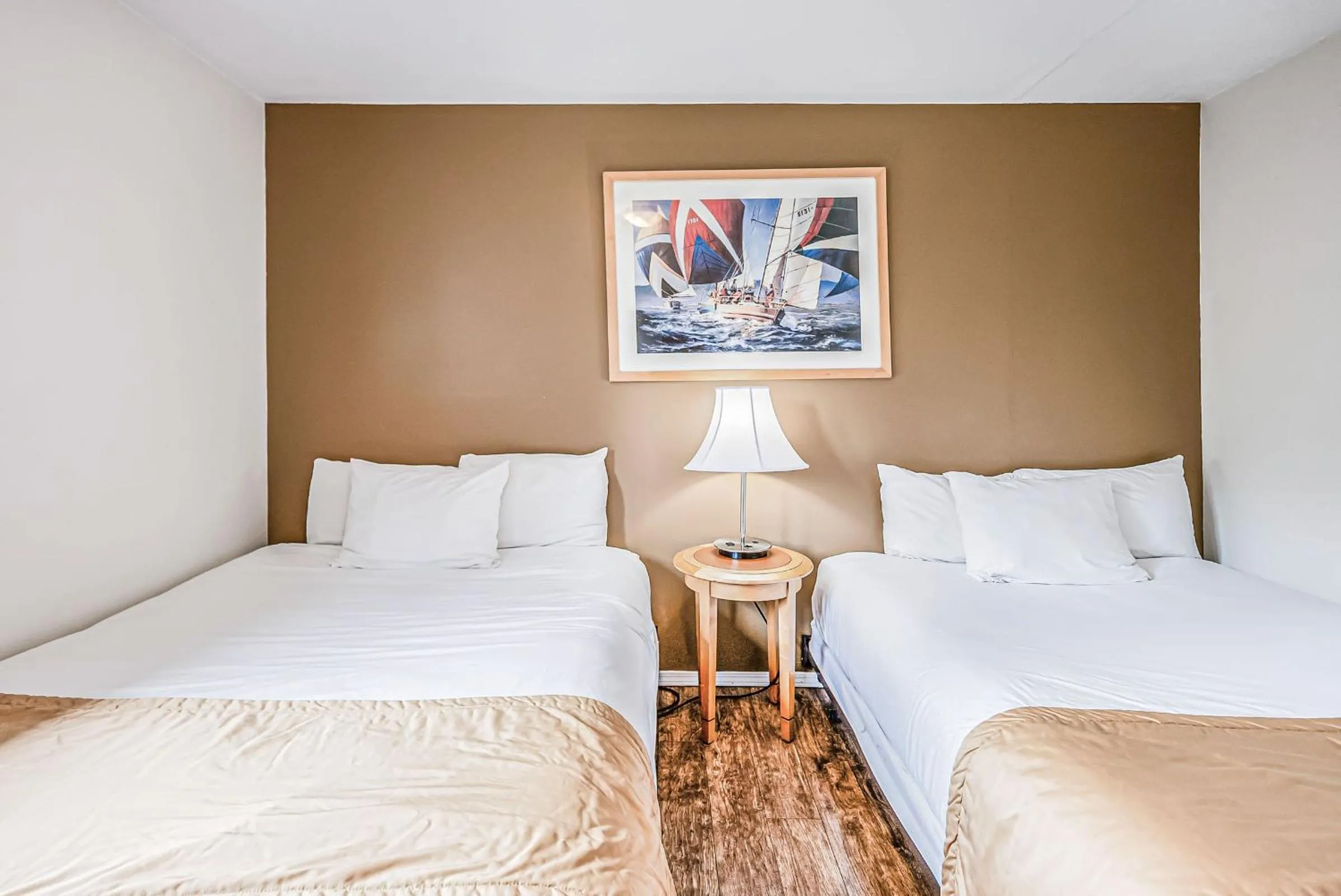 Bed in Bluebird Motel