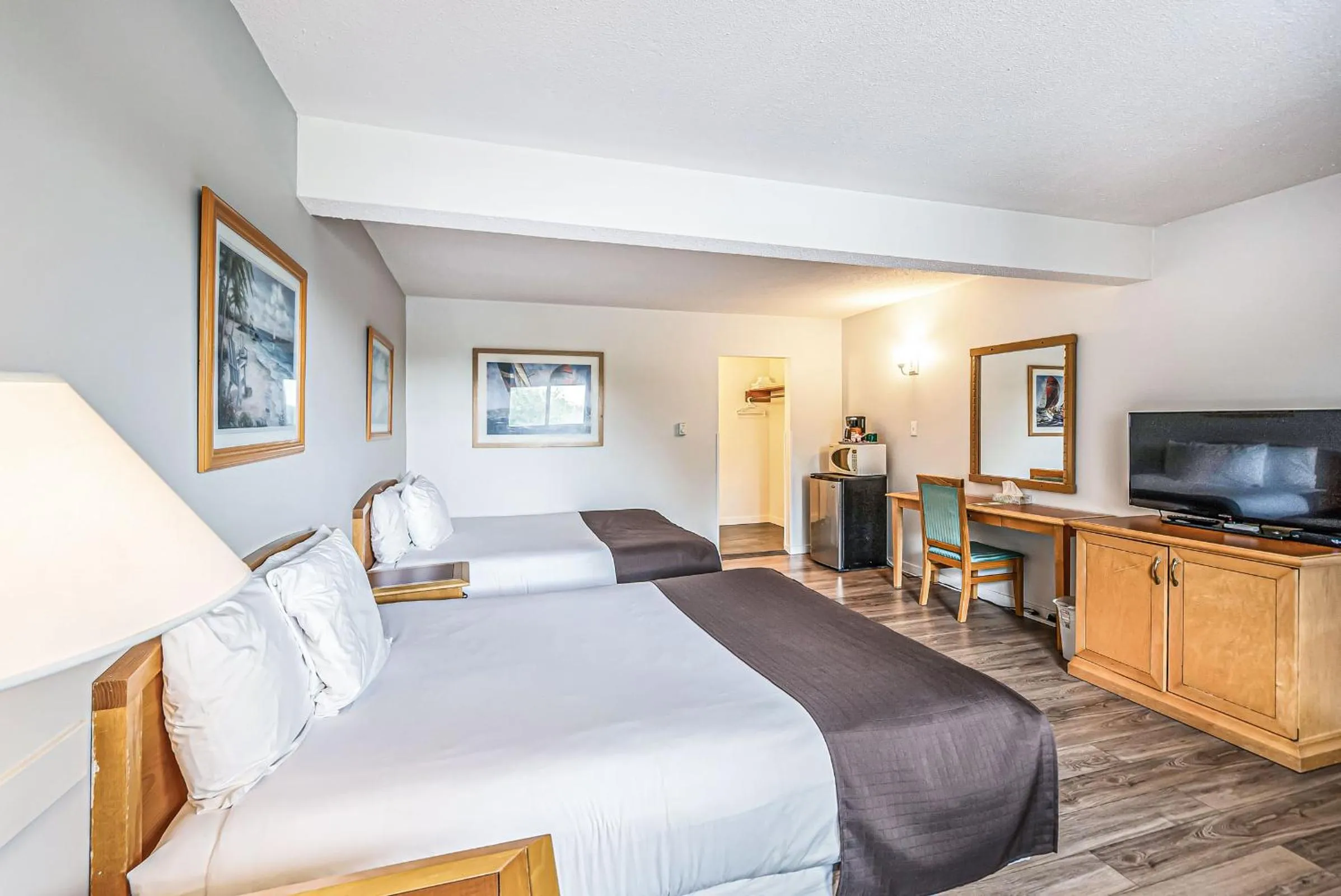 Bed in Bluebird Motel