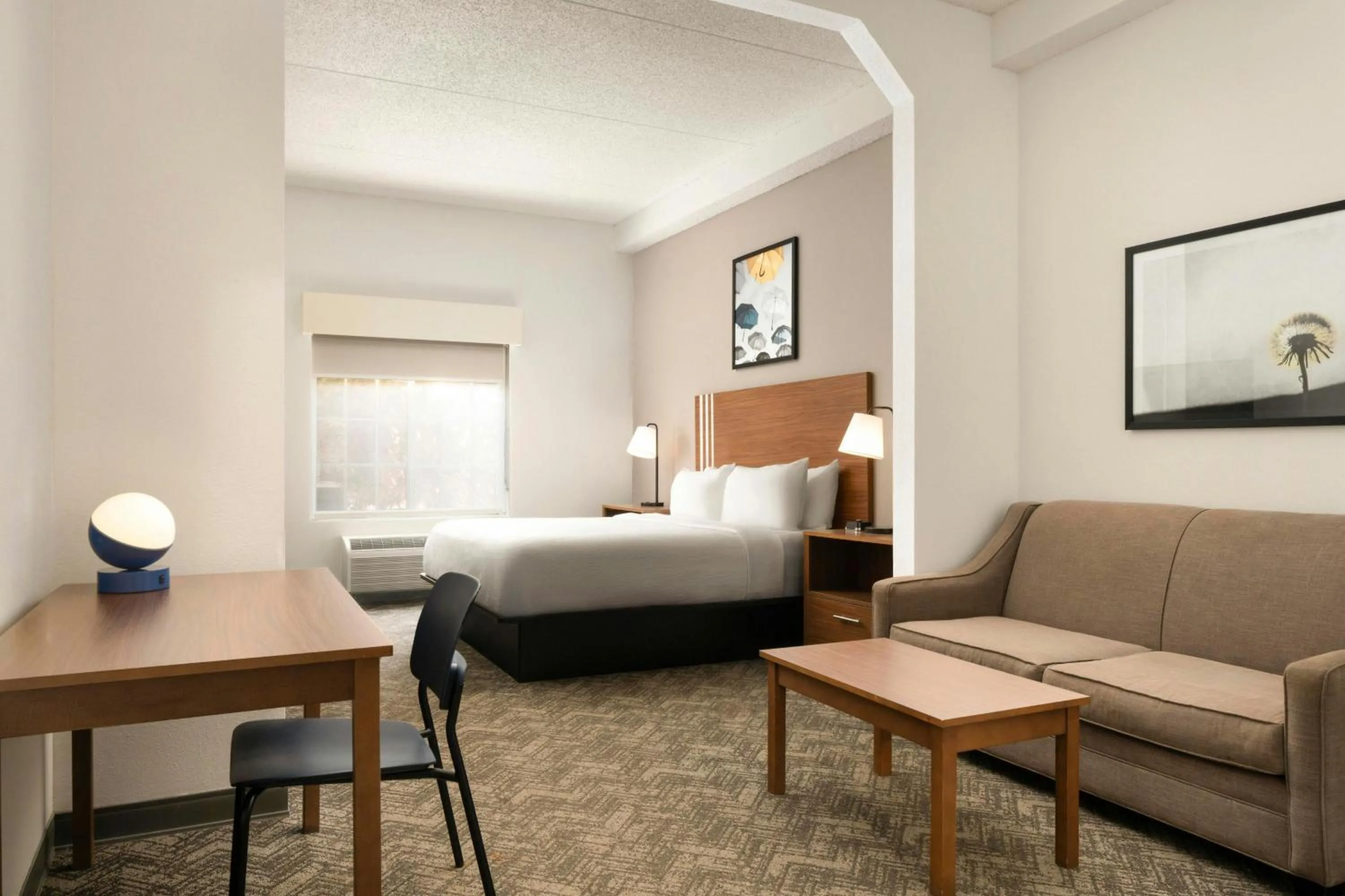 Photo of the whole room, Bed in City Express by Marriott Danville