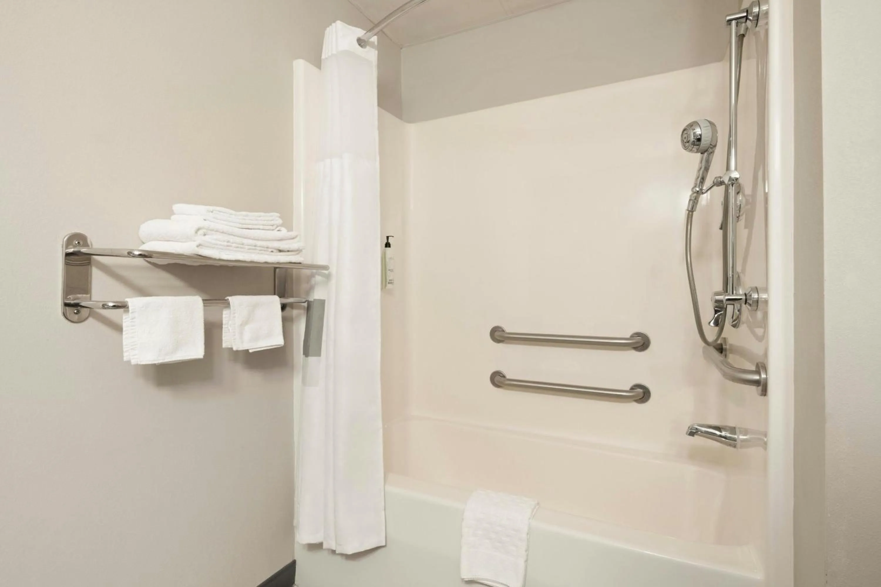 Bathroom in City Express by Marriott Danville