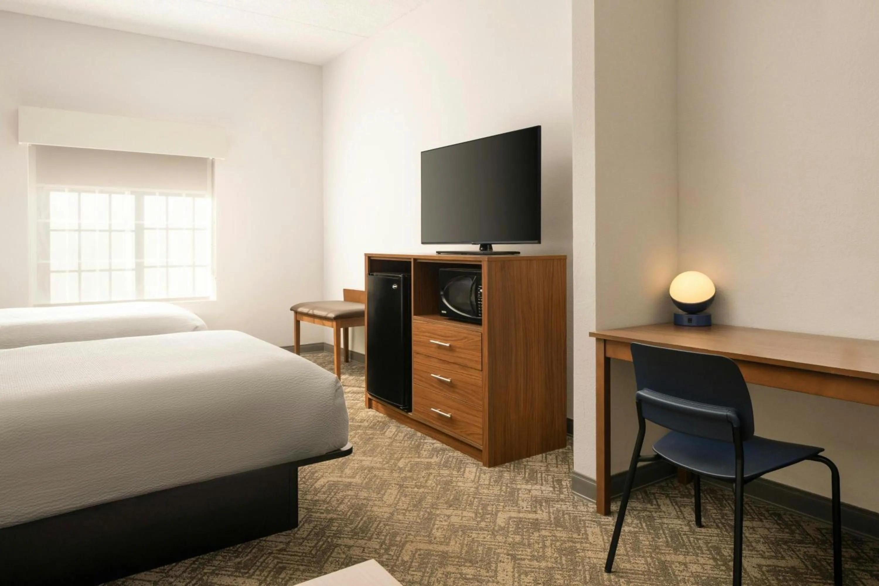Photo of the whole room, Bed in City Express by Marriott Danville