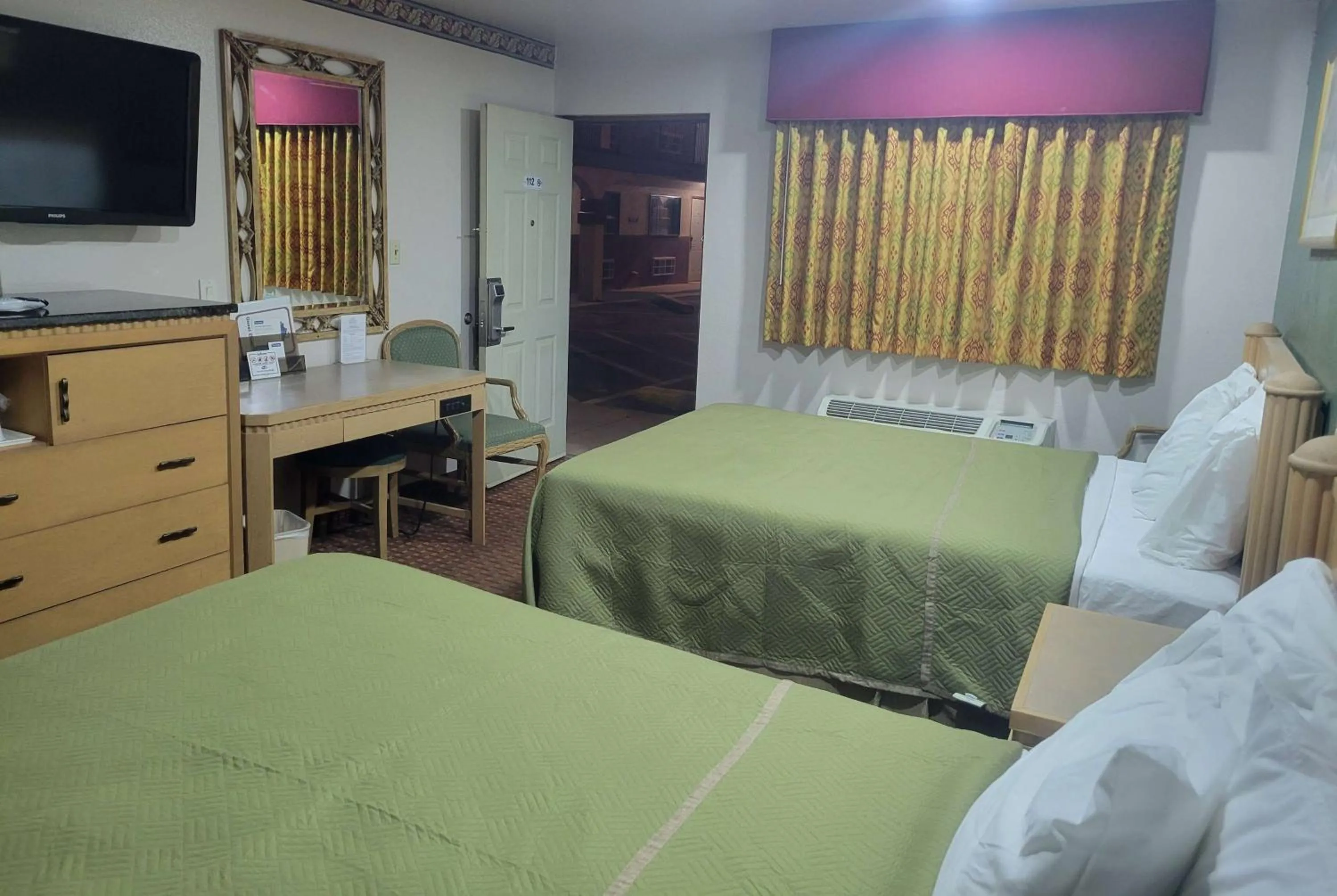 Photo of the whole room, Bed in Travelodge by Wyndham Memphis