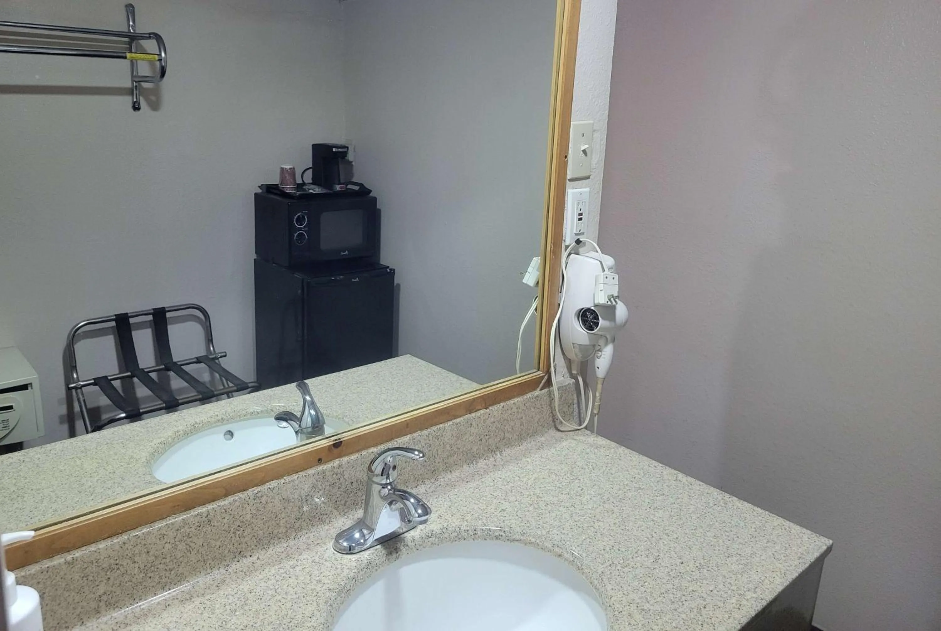 TV and multimedia in Travelodge by Wyndham Memphis