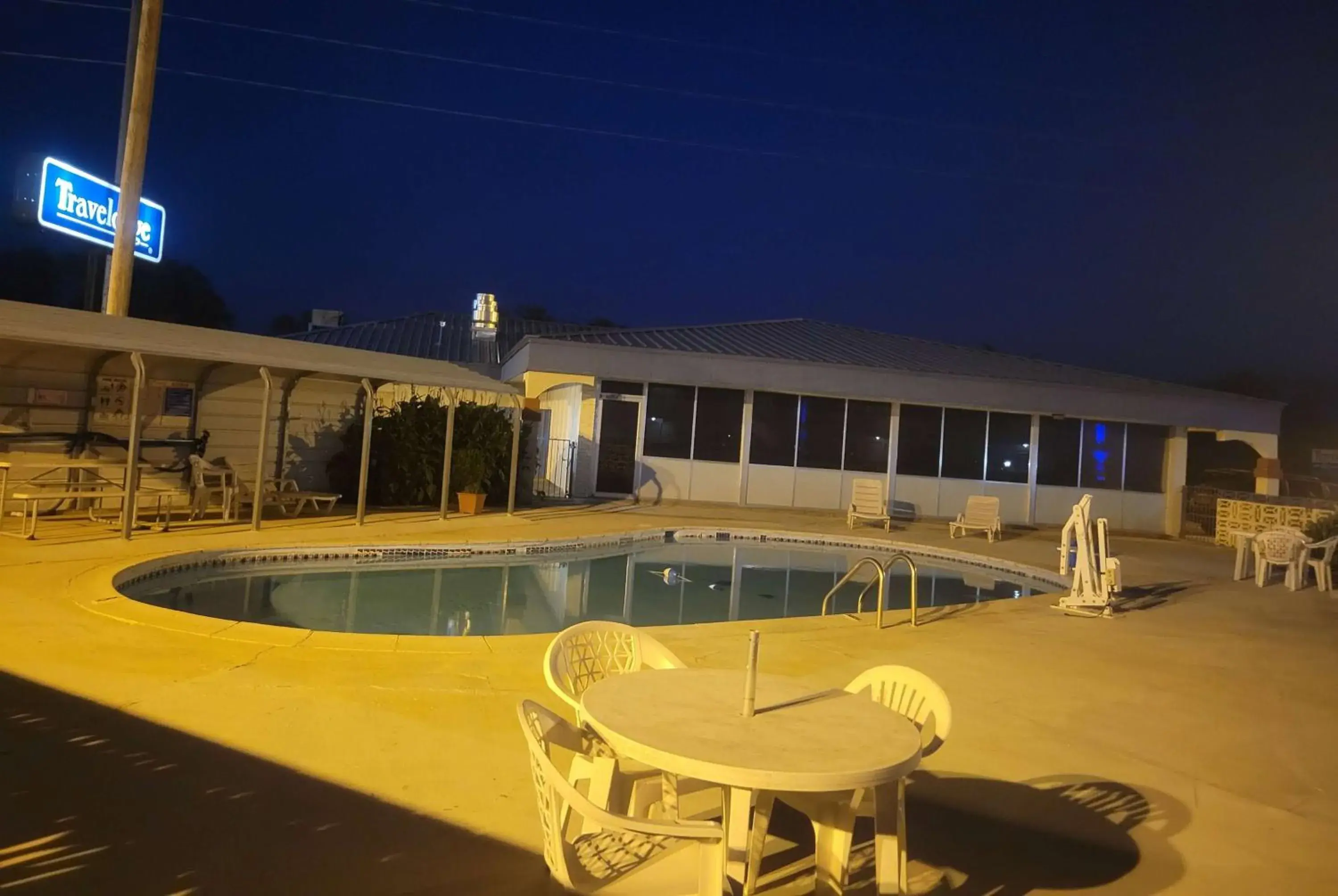 Pool view in Travelodge by Wyndham Memphis Pool view in Travelodge by Wyndham Memphis