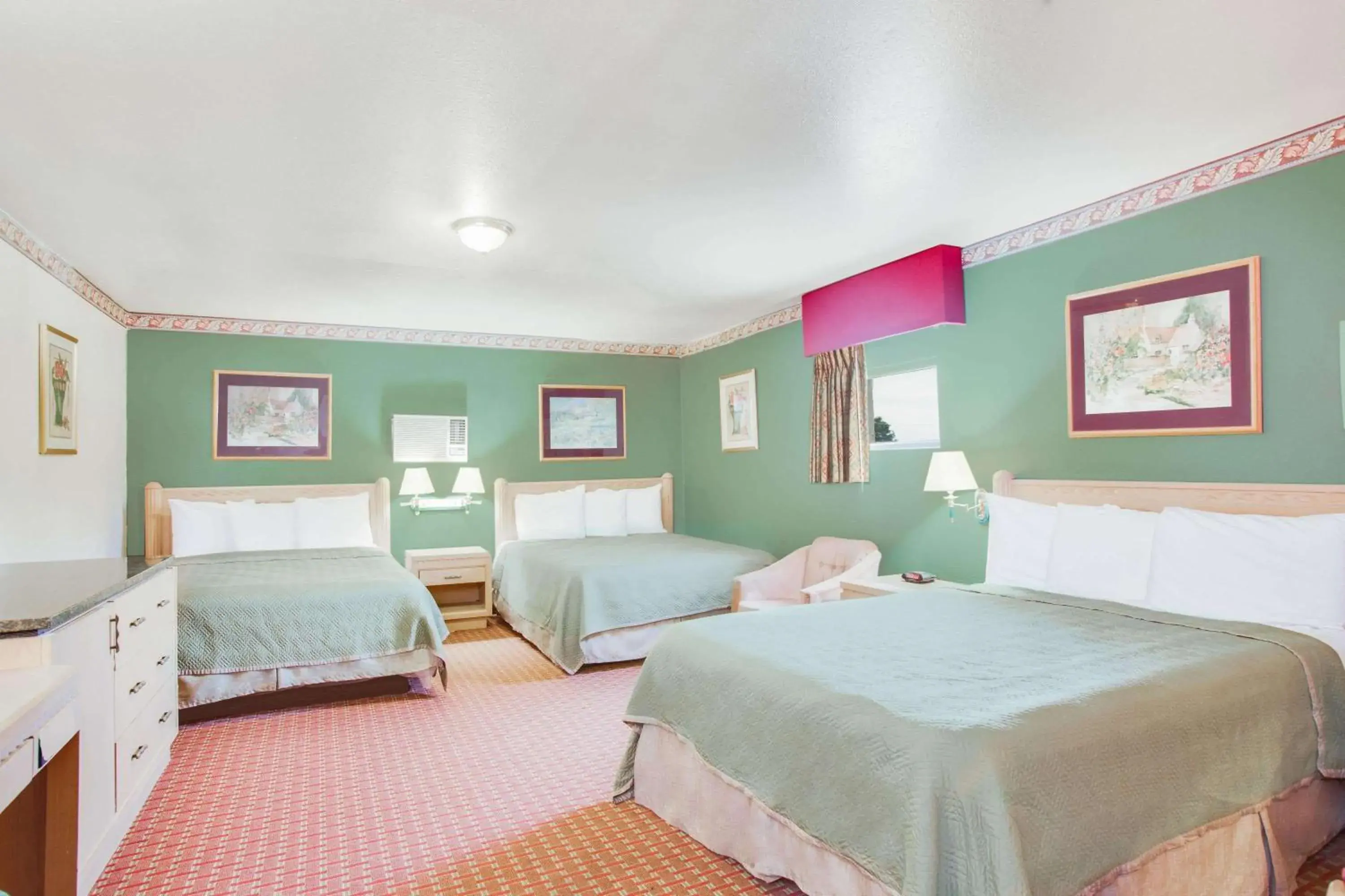 Photo of the whole room, Bed in Rodeway Inn Memphis Photo of the whole room, Bed in Rodeway Inn Memphis