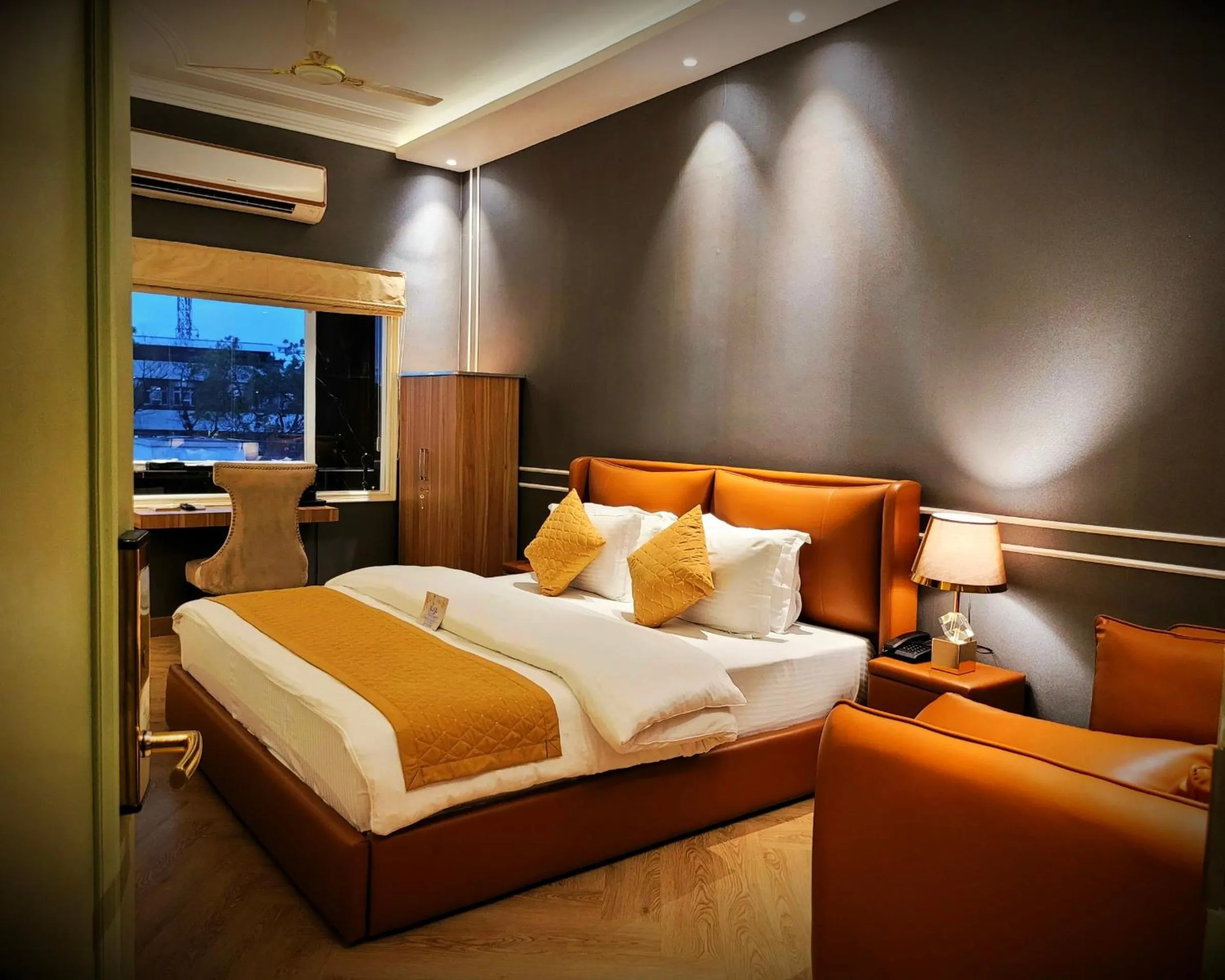 Deluxe Double Room with Shower in Victorian Elegance Luxury Stays
