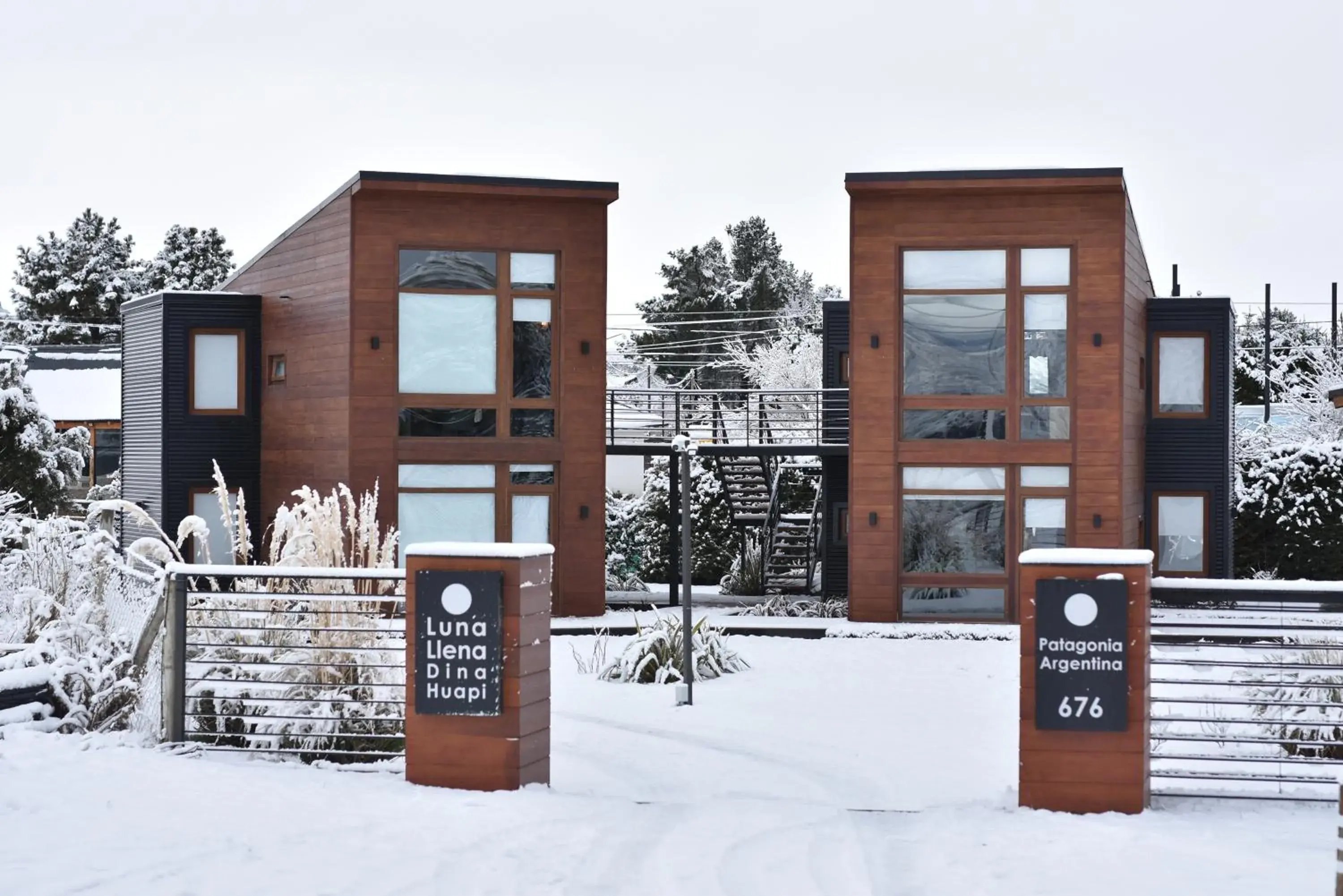 Facade/entrance in Luna Llena Dina Huapi Facade/entrance in Luna Llena Dina Huapi