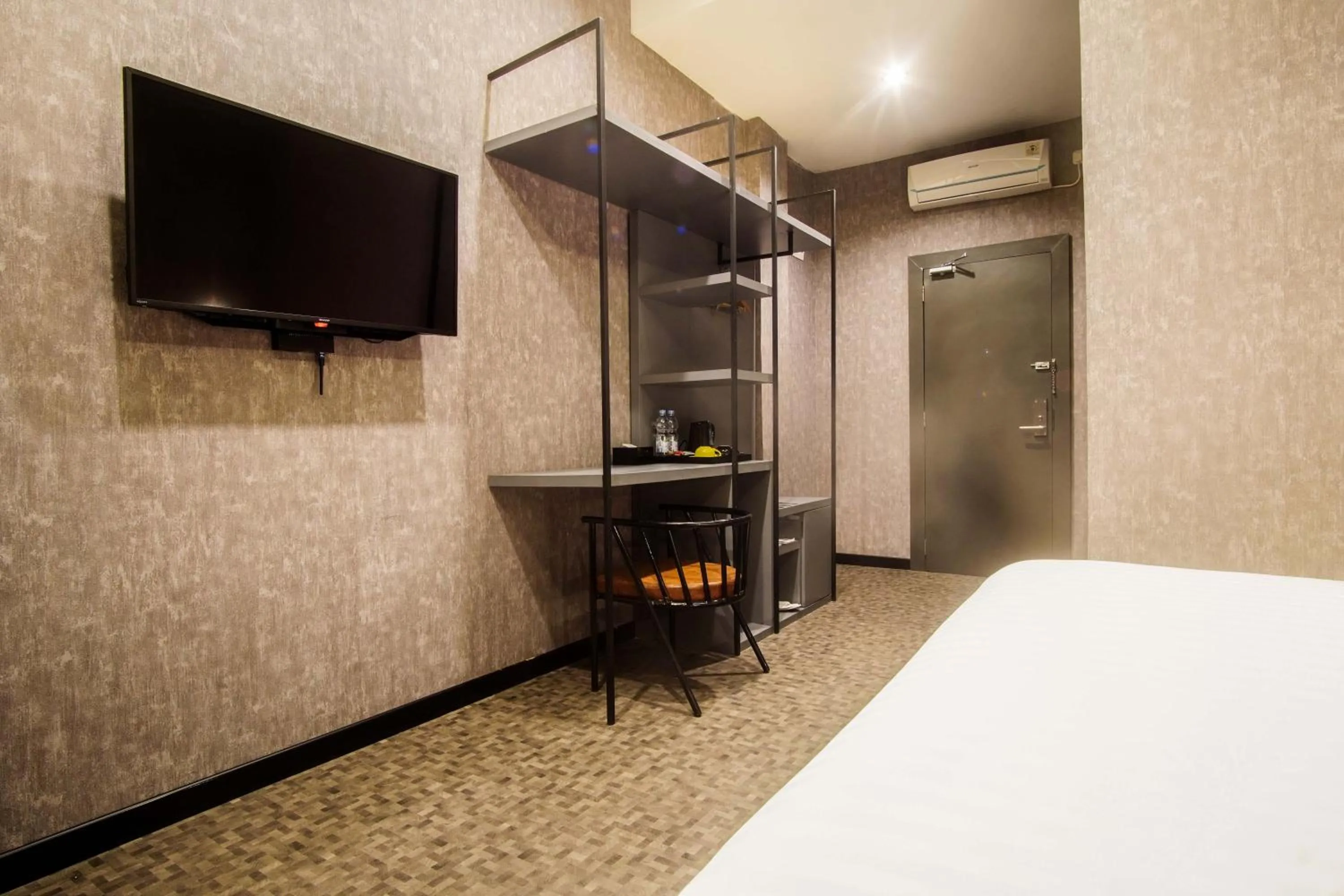 Bed in Fhandika Boutique Inc.