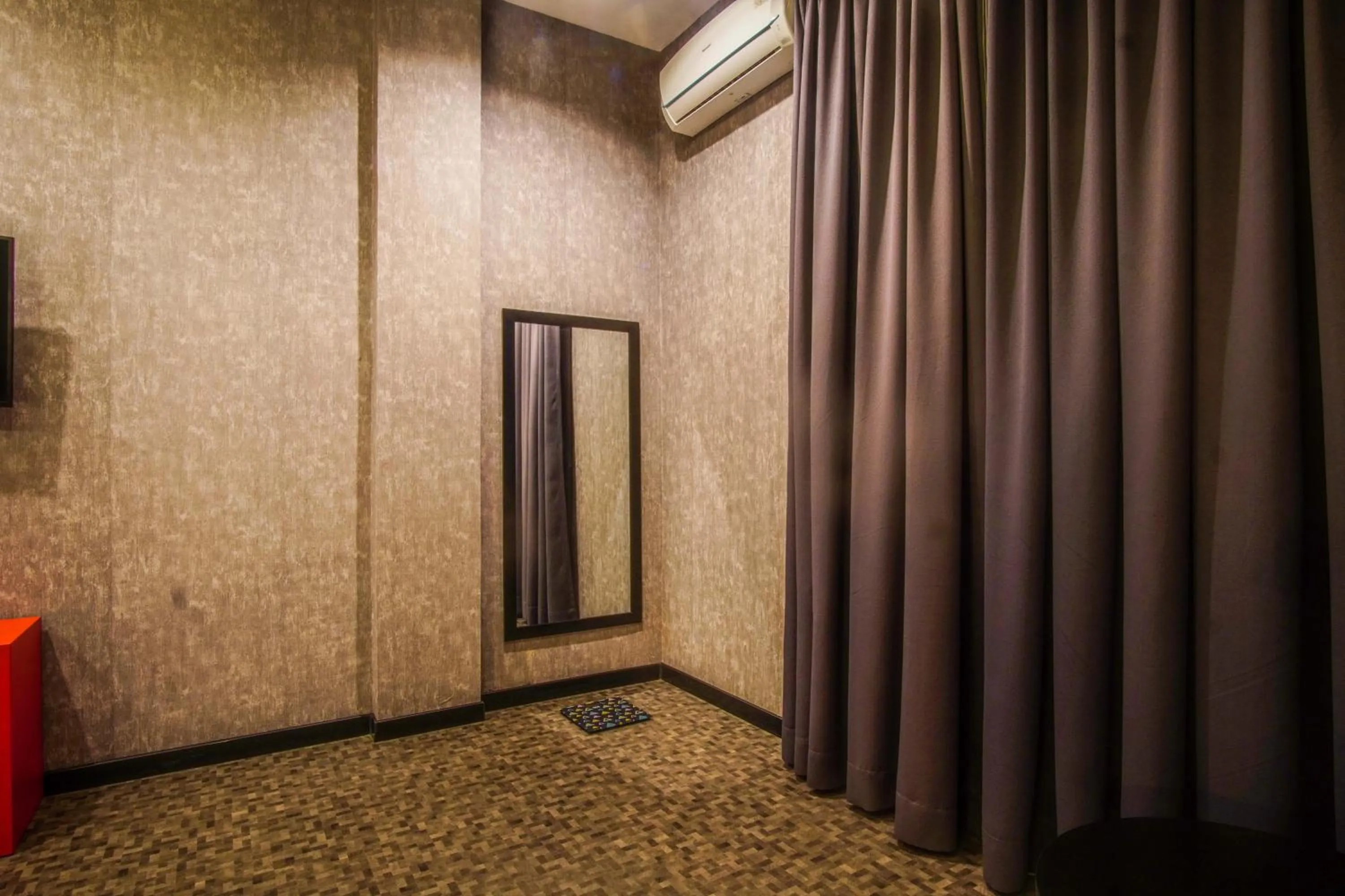 Fhandika Boutique Inc.