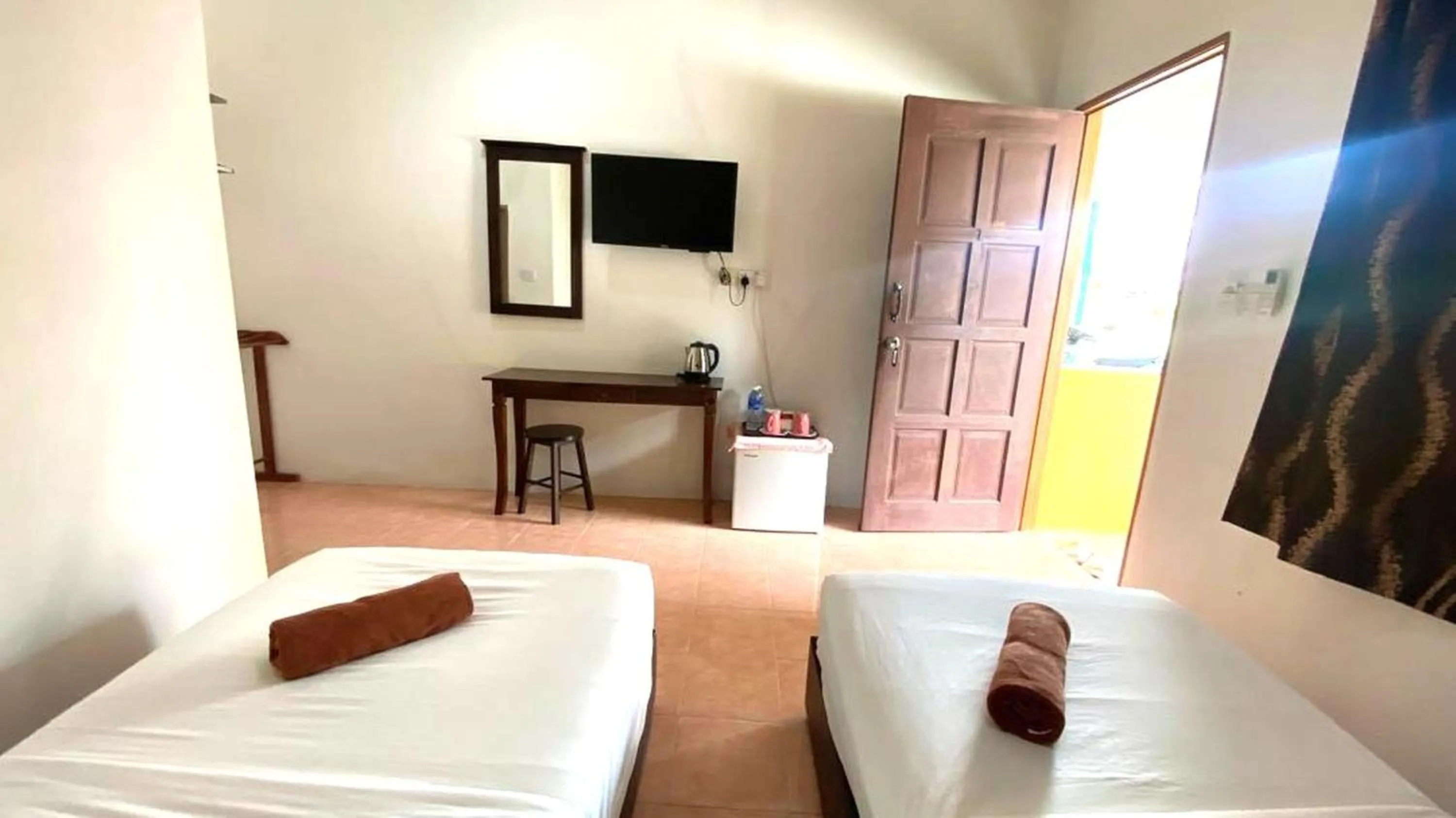 Bed in Capital O 91246 Tokman Inn