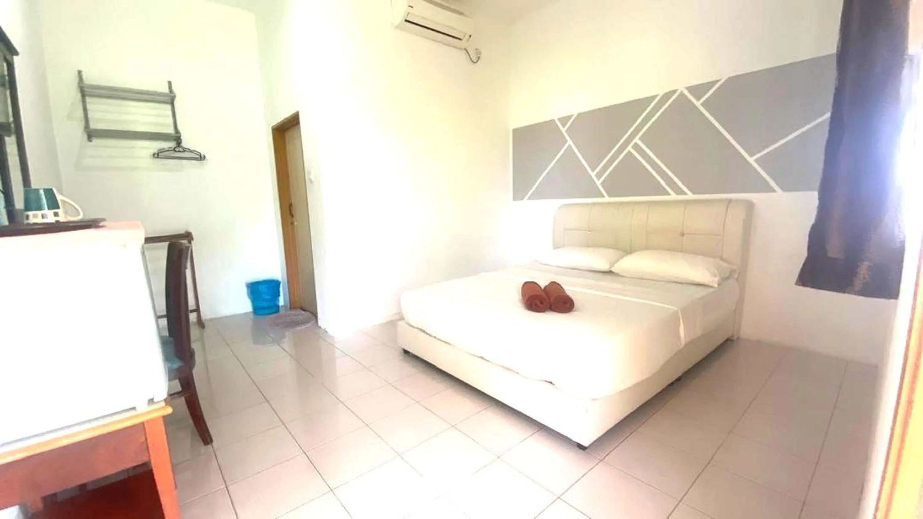 Bedroom, Bed in Capital O 91246 Tokman Inn