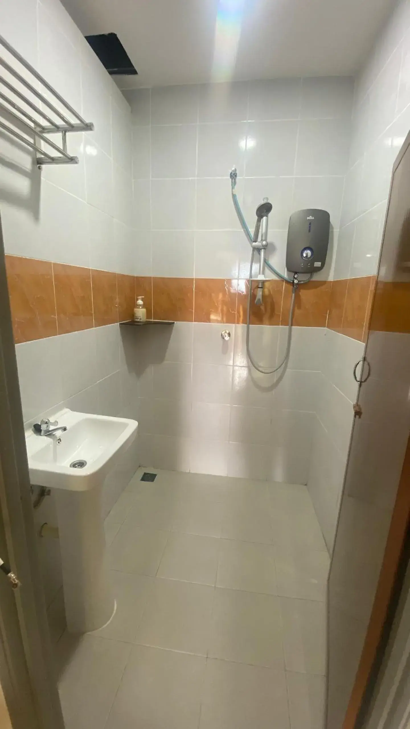 Bathroom in Collection o Langkawi near pantai cenang formerly tokman inn Bathroom in Collection o Langkawi near pantai cenang formerly tokman inn