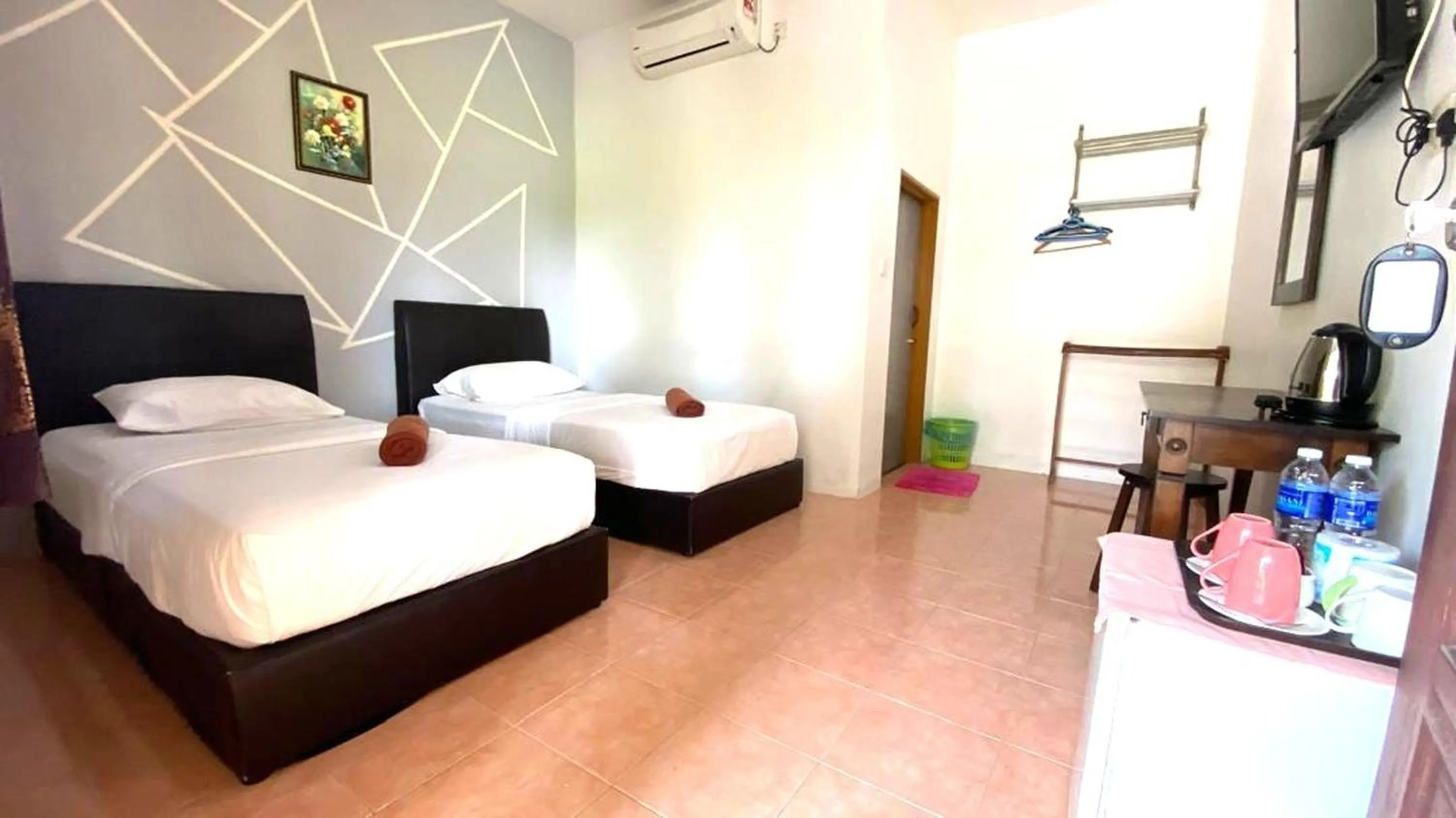 Bedroom, Bed in Capital O 91246 Tokman Inn