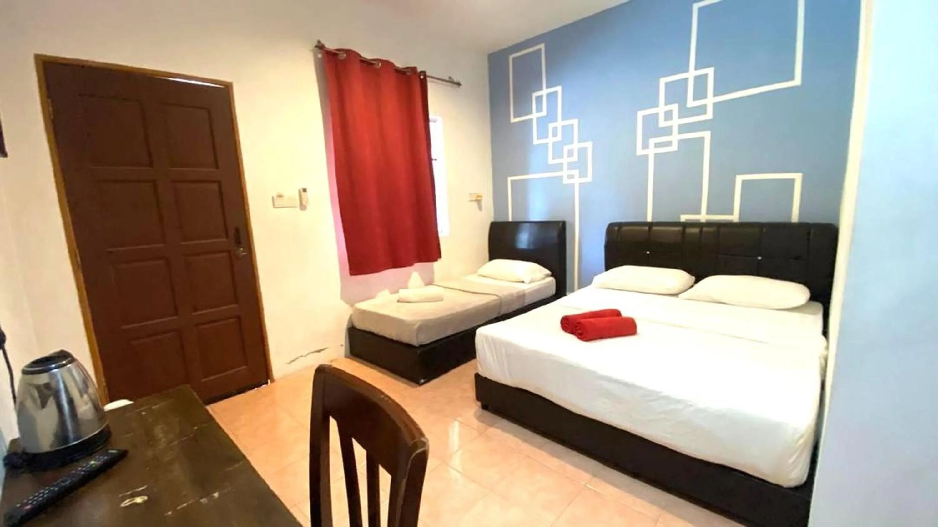 Bedroom, Bed in Capital O 91246 Tokman Inn