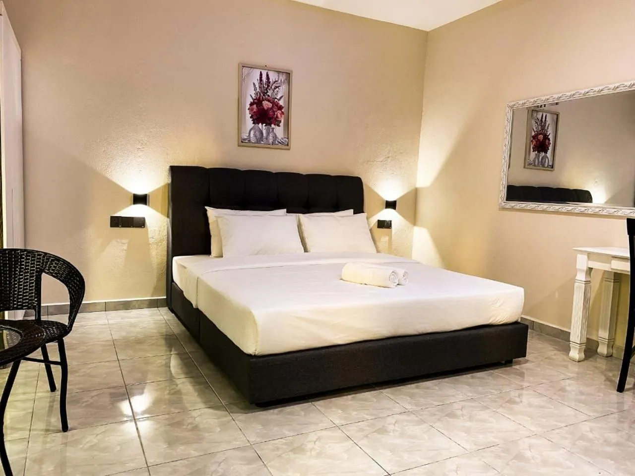 Suite with Private Pool in Capital O 91246 Tokman Inn