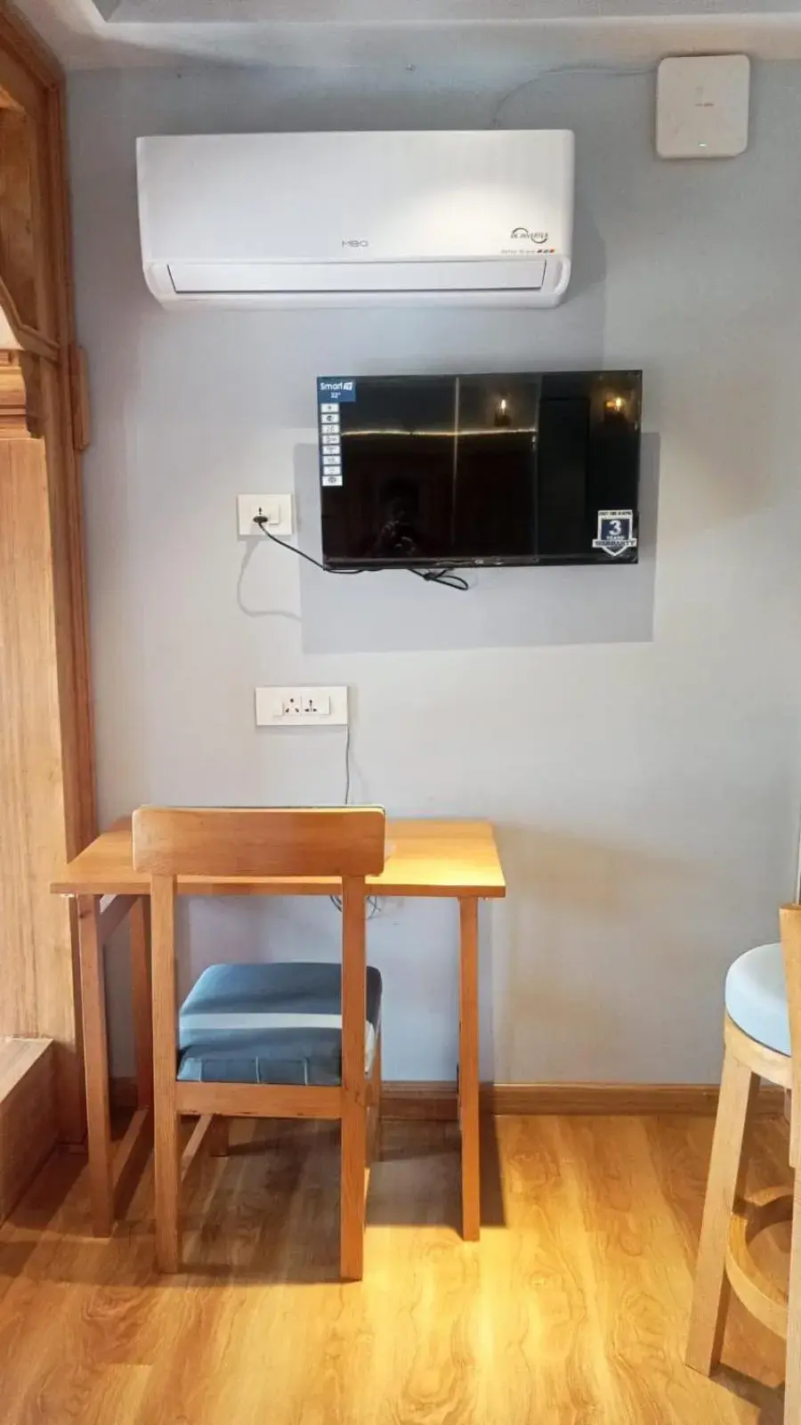 TV and multimedia in Boudha Stupa View Guest House TV and multimedia in Boudha Stupa View Guest House