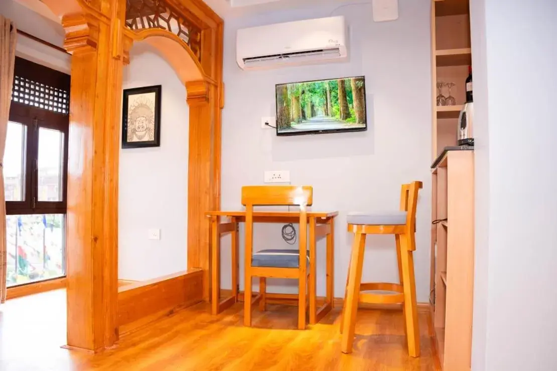 TV and multimedia in Boudha Stupa View Guest House TV and multimedia in Boudha Stupa View Guest House