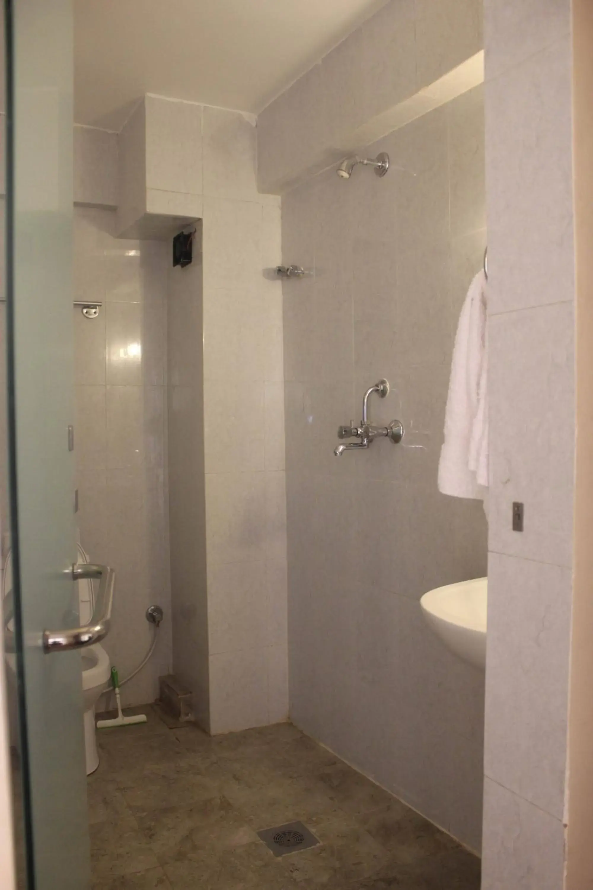 Shower in Boudha Stupa View Guest House Shower in Boudha Stupa View Guest House