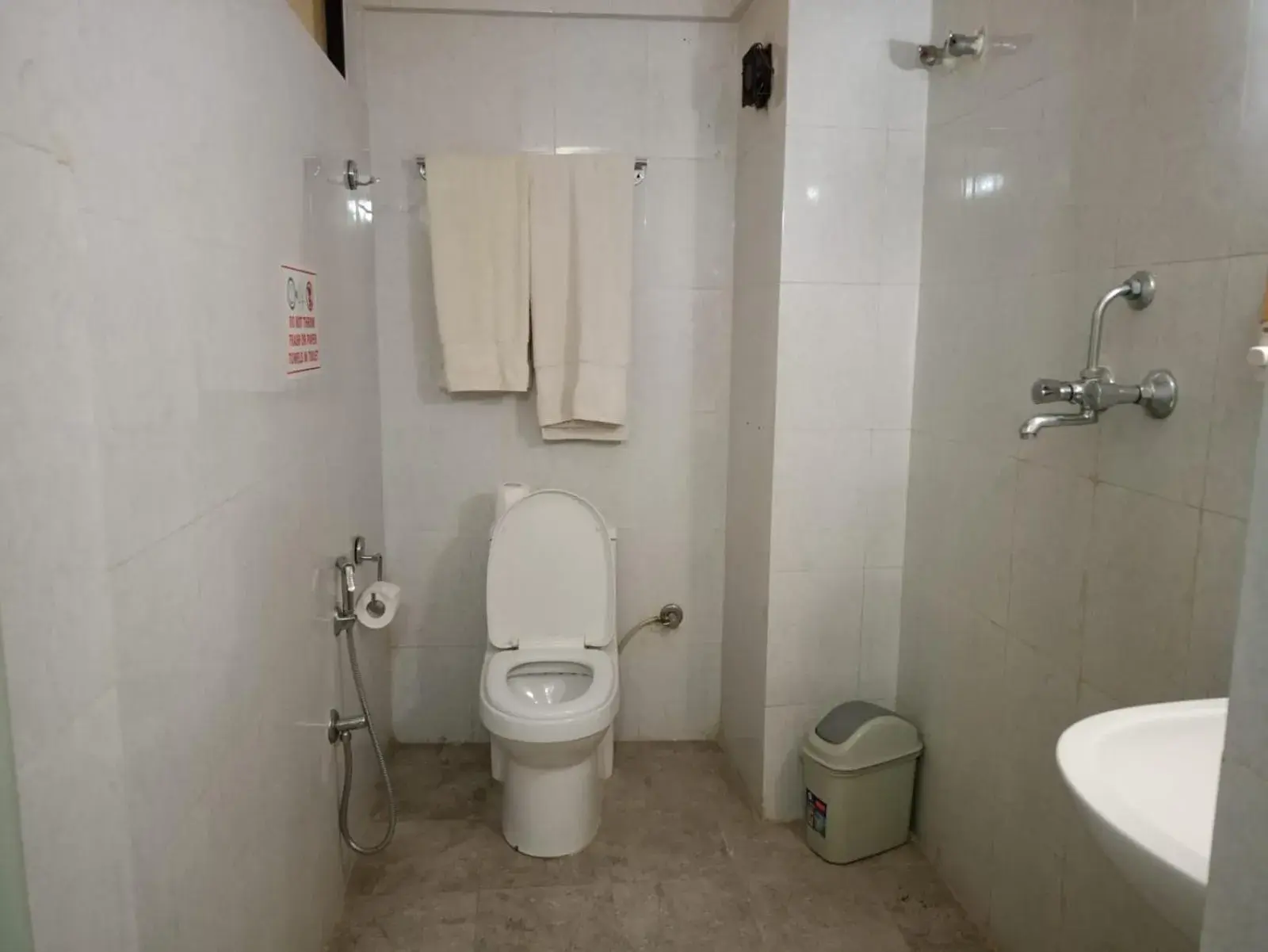 Shower in Boudha Stupa View Guest House Shower in Boudha Stupa View Guest House