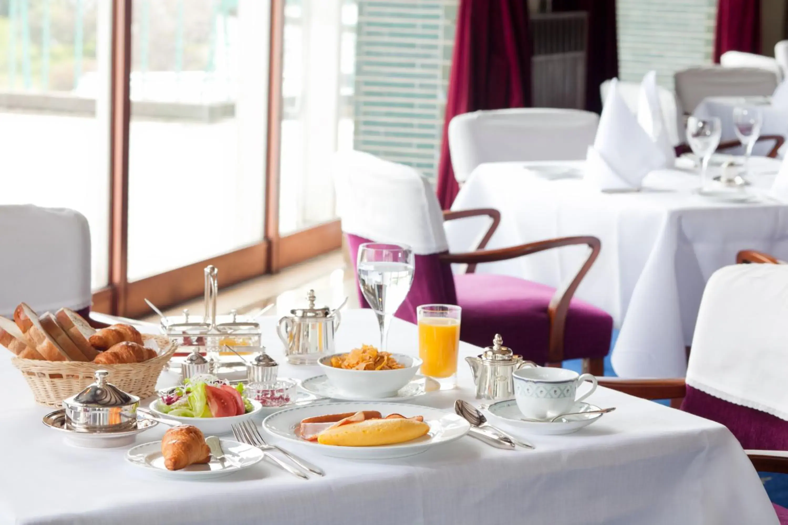 Restaurant/places to eat in Kawana Hotel Restaurant/places to eat in Kawana Hotel