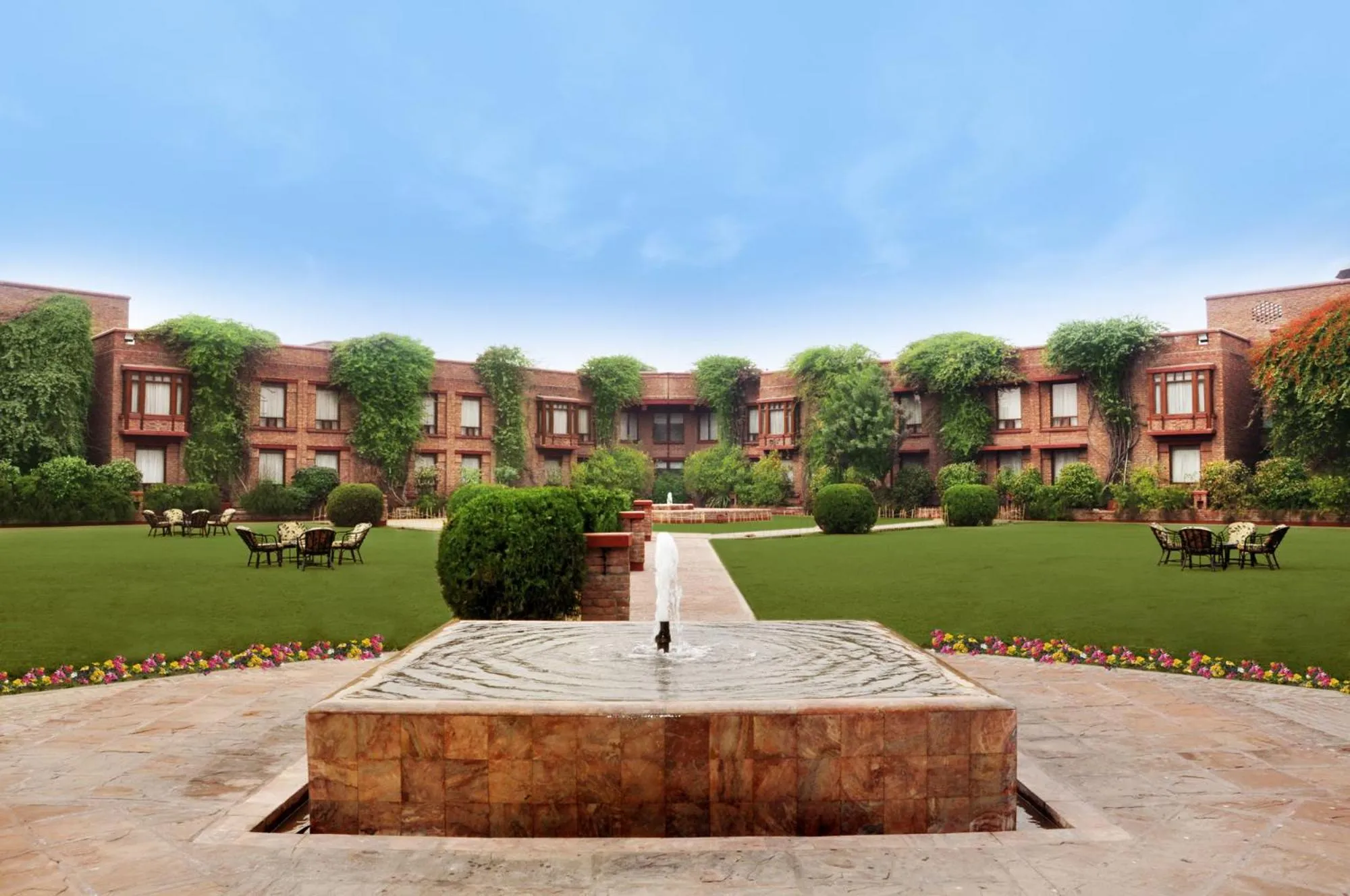 Facade/entrance in Faisalabad Serena Hotel