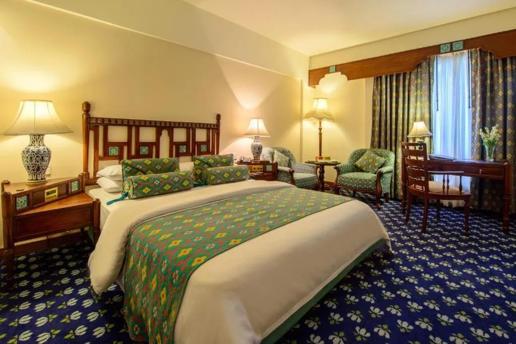 Bed in Faisalabad Serena Hotel