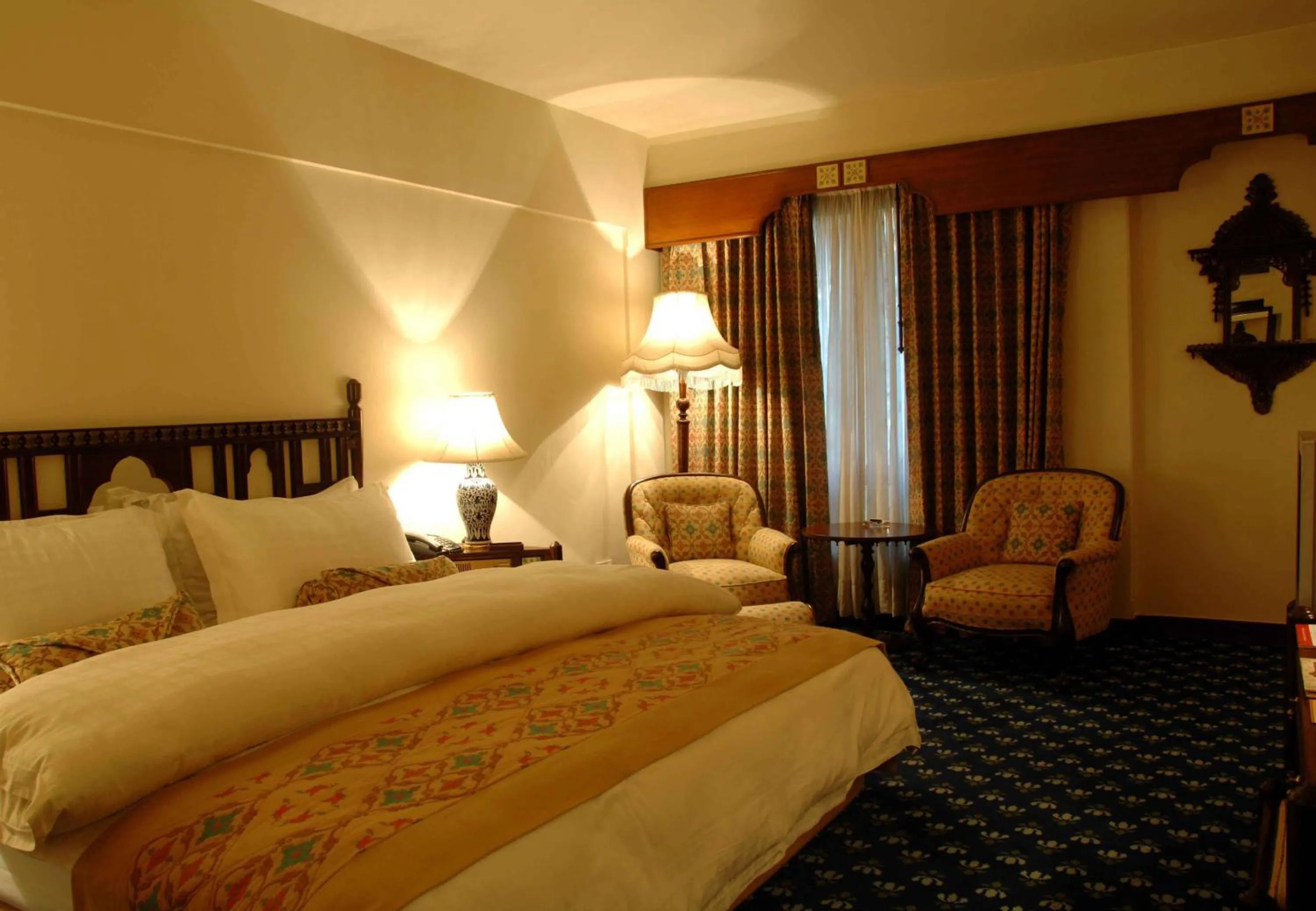 Bed in Faisalabad Serena Hotel