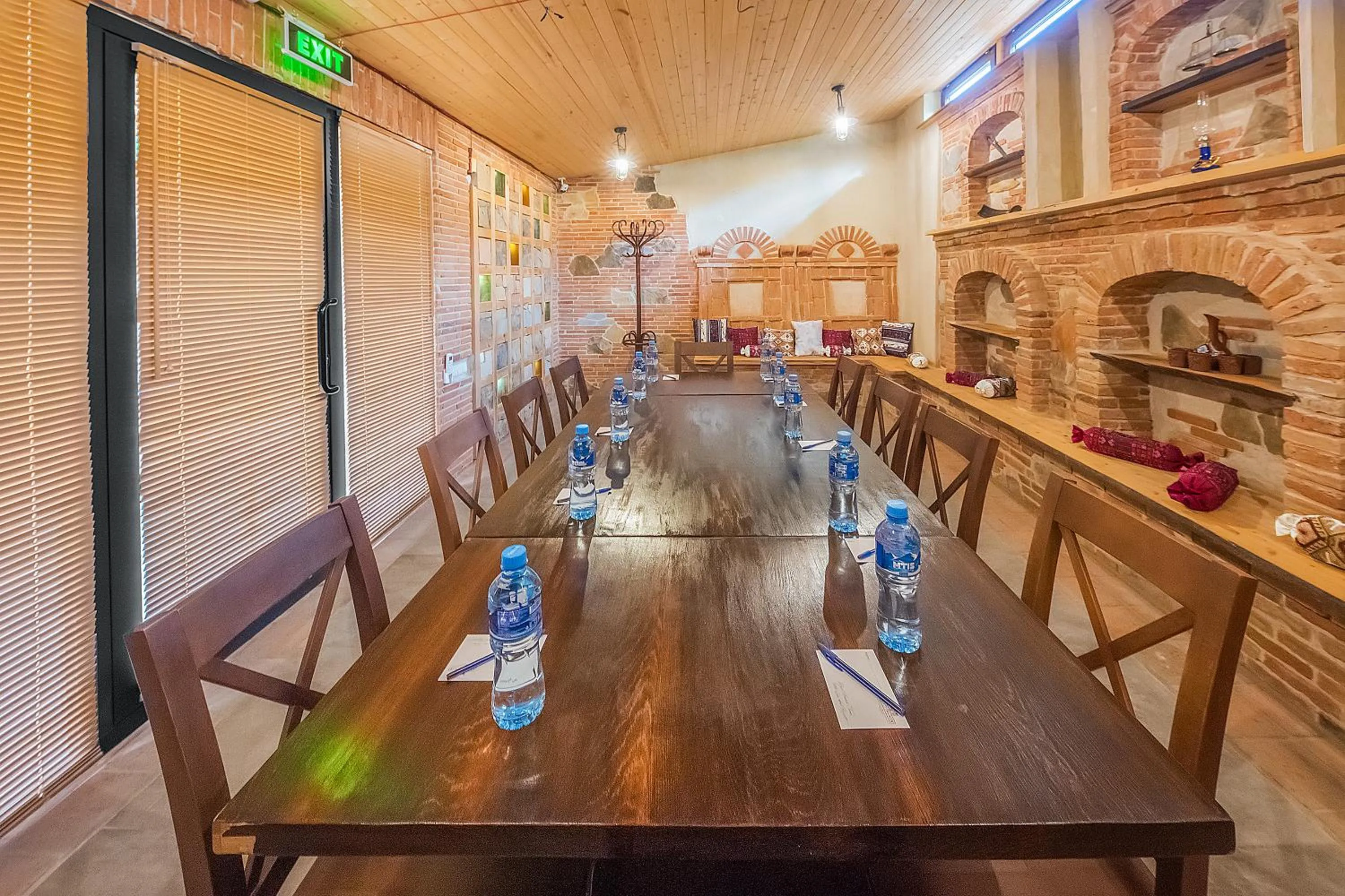 Business facilities in Dzvel Ubanshi