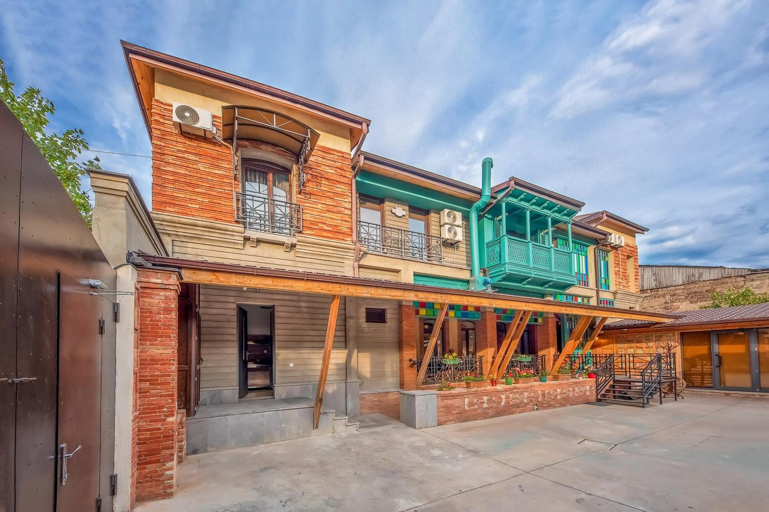 Property building in Dzvel Ubanshi