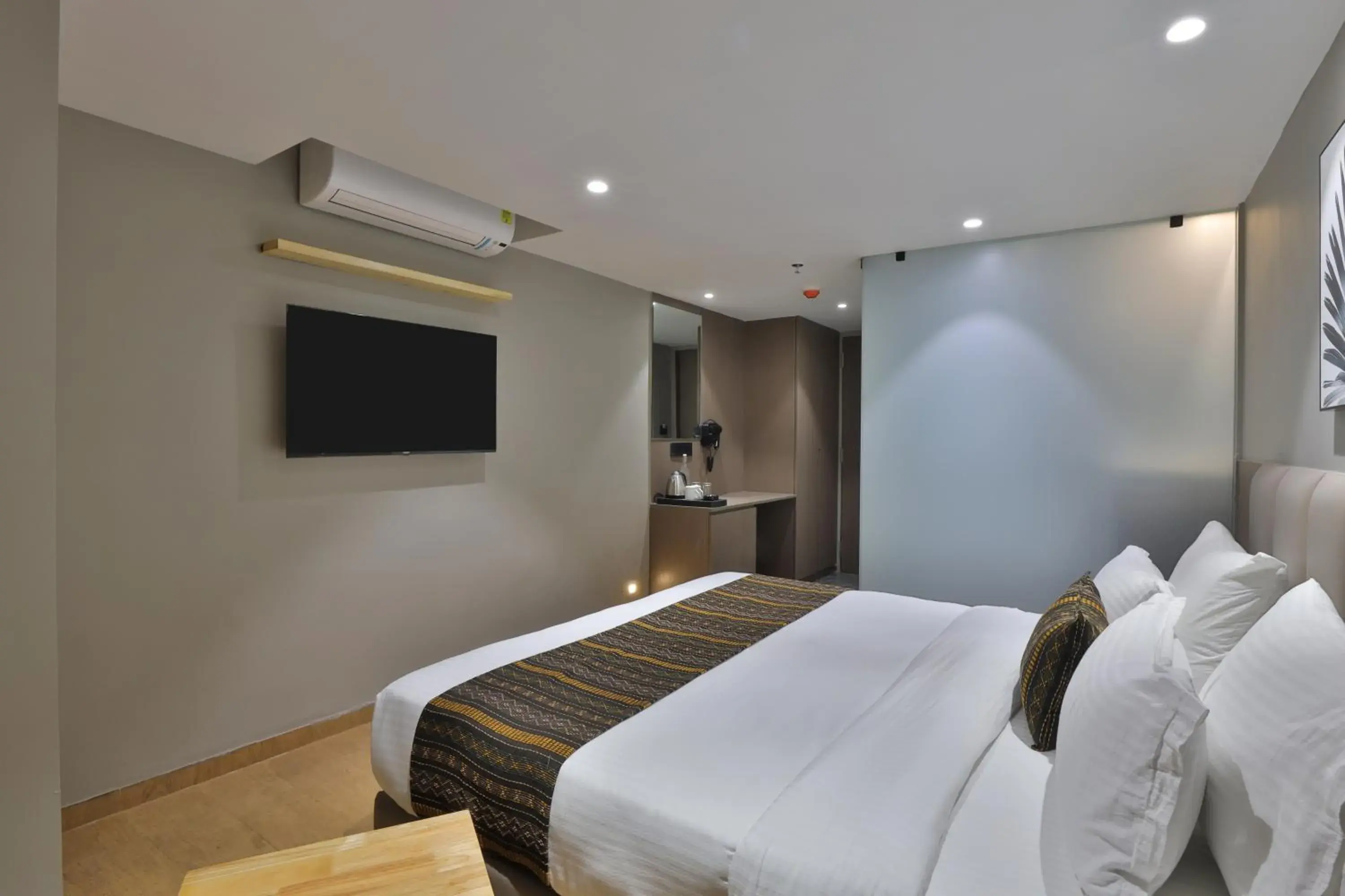 TV and multimedia, Bed in Hotel Shivashish TV and multimedia, Bed in Hotel Shivashish