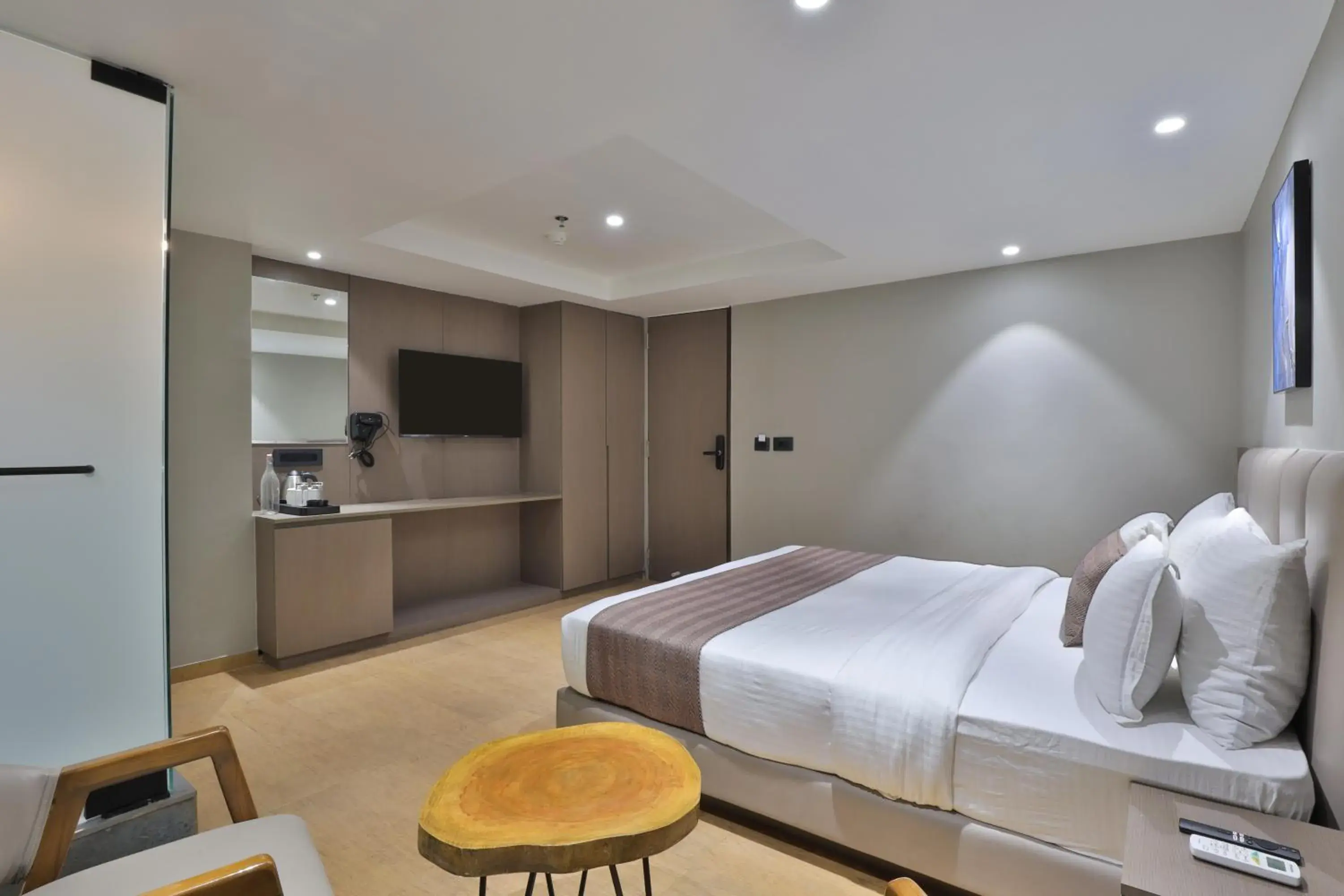 TV and multimedia, Bed in Hotel Shivashish TV and multimedia, Bed in Hotel Shivashish