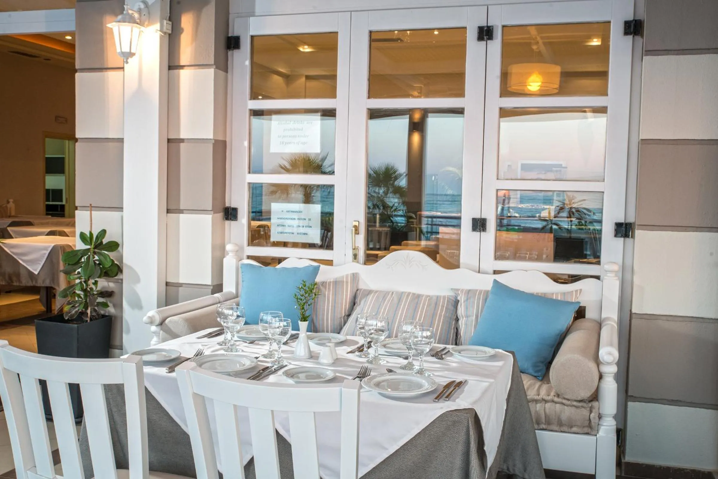 Restaurant/places to eat in Swell Boutique Hotel