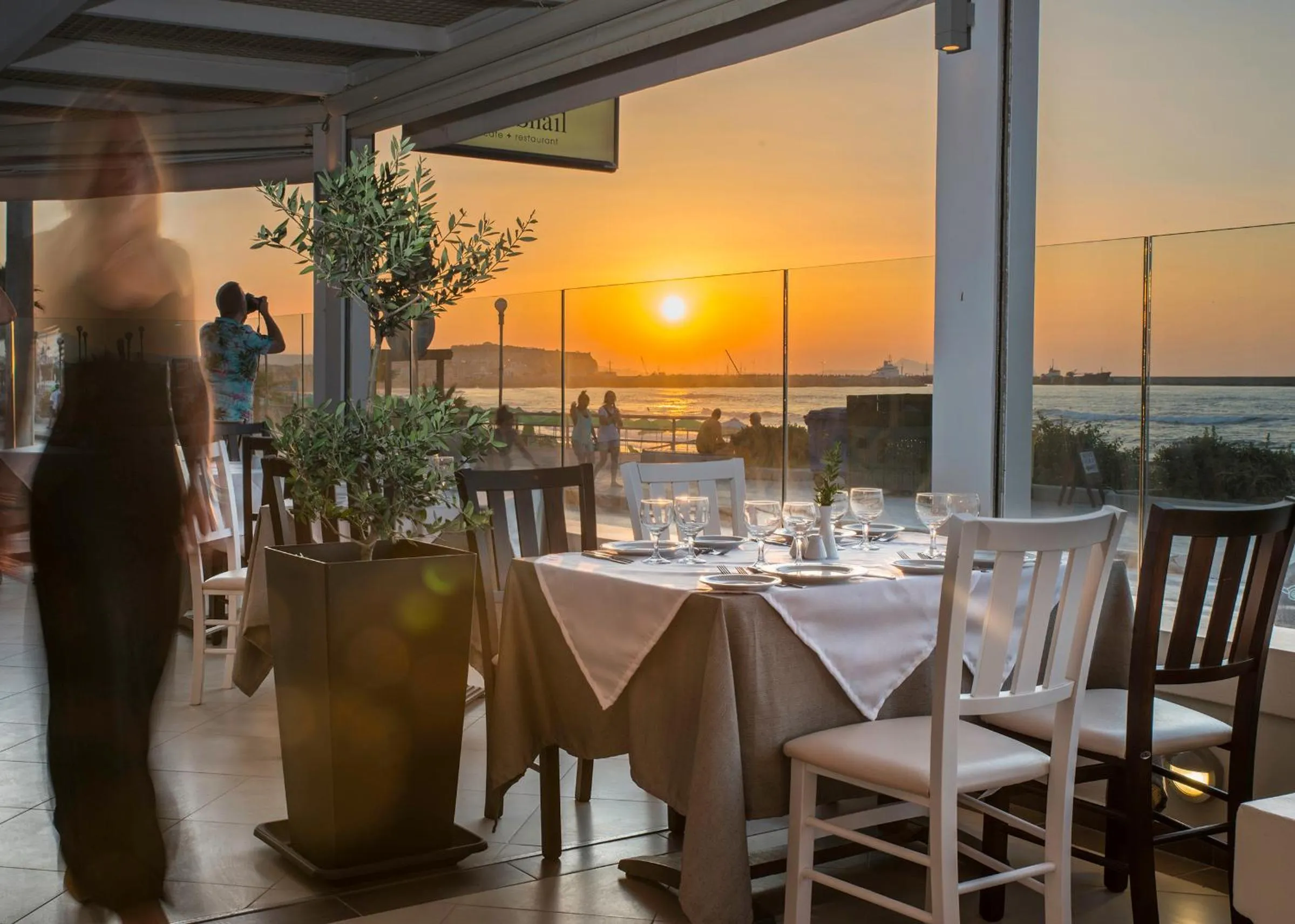 Restaurant/places to eat in Swell Boutique Hotel