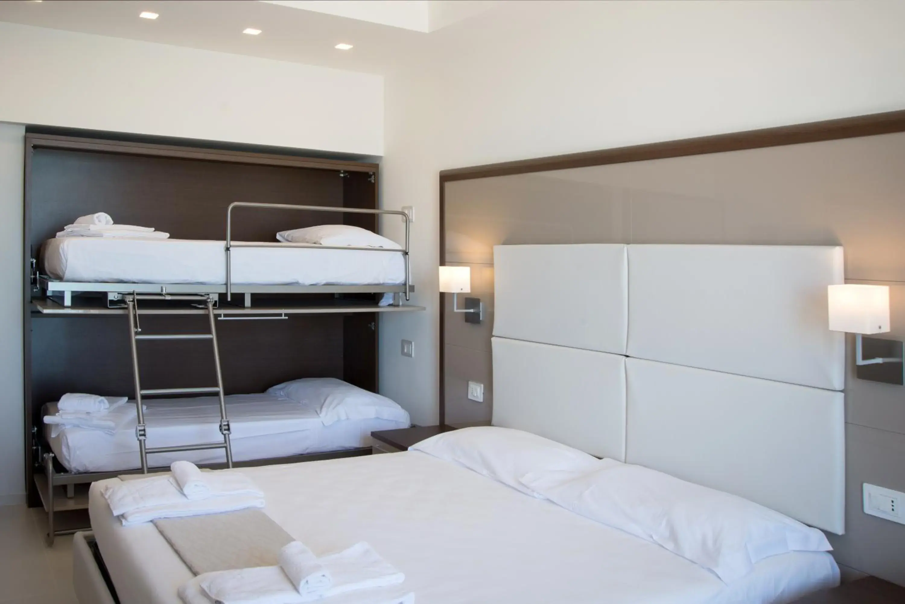 Deluxe Quadruple Room in Hotel Baia Marina Deluxe Quadruple Room in Hotel Baia Marina