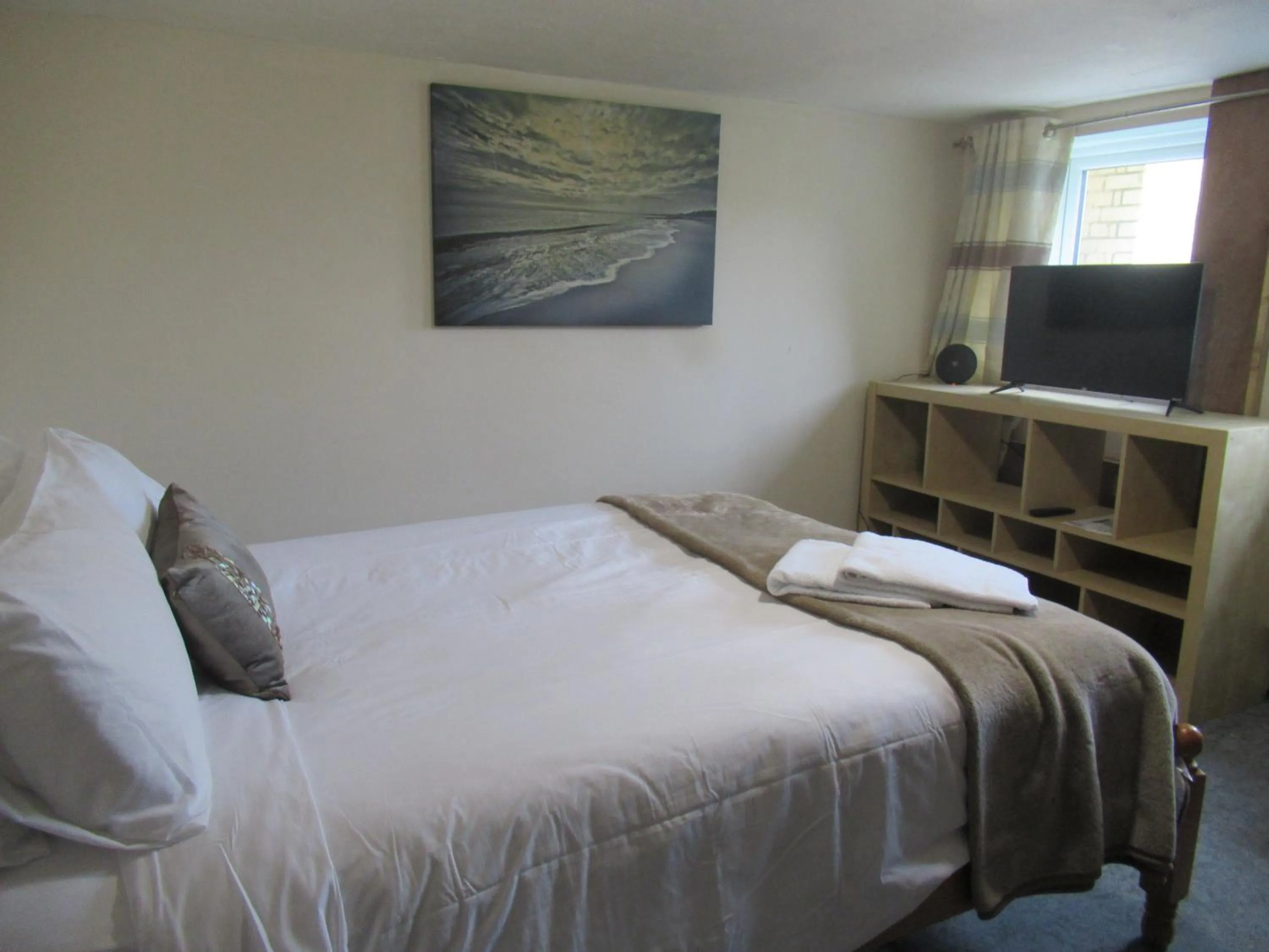 Bedroom, Bed in Captain Howey Hotel