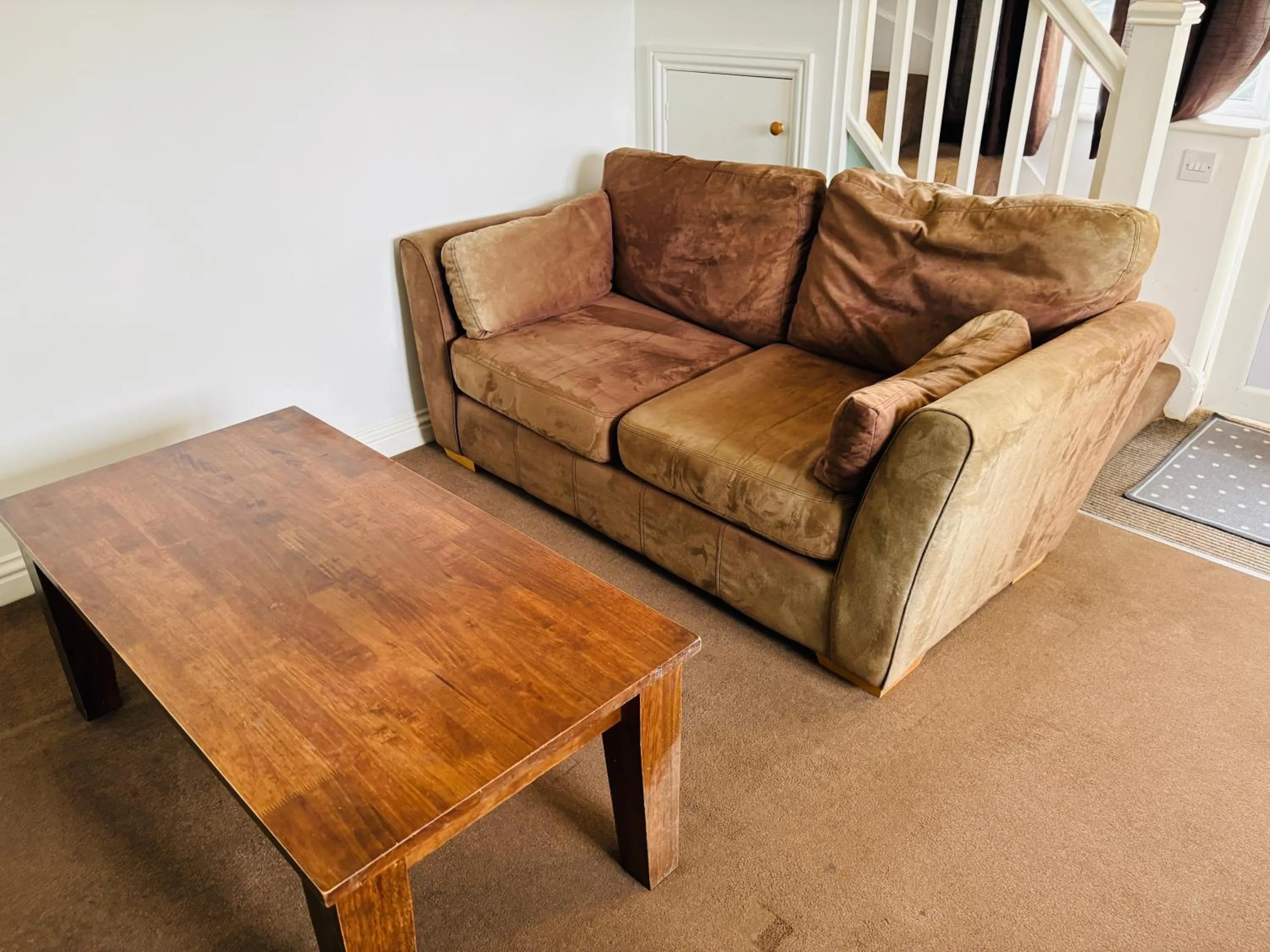 Living room in Captain Howey Hotel