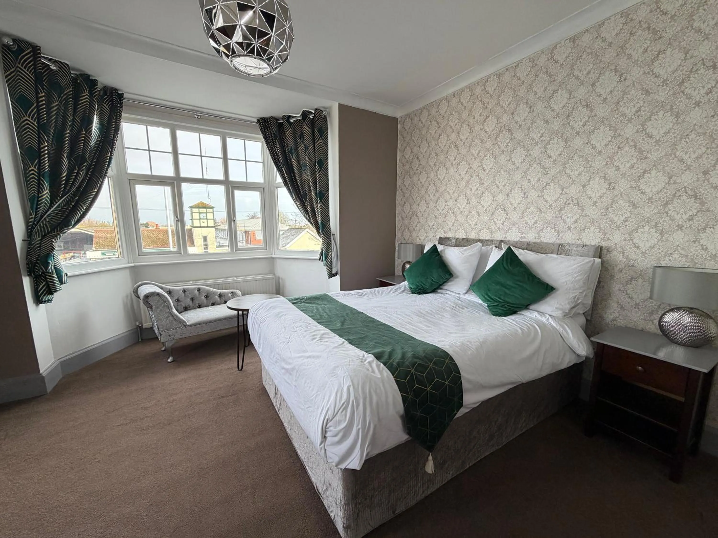 Bedroom, Bed in Captain Howey Hotel