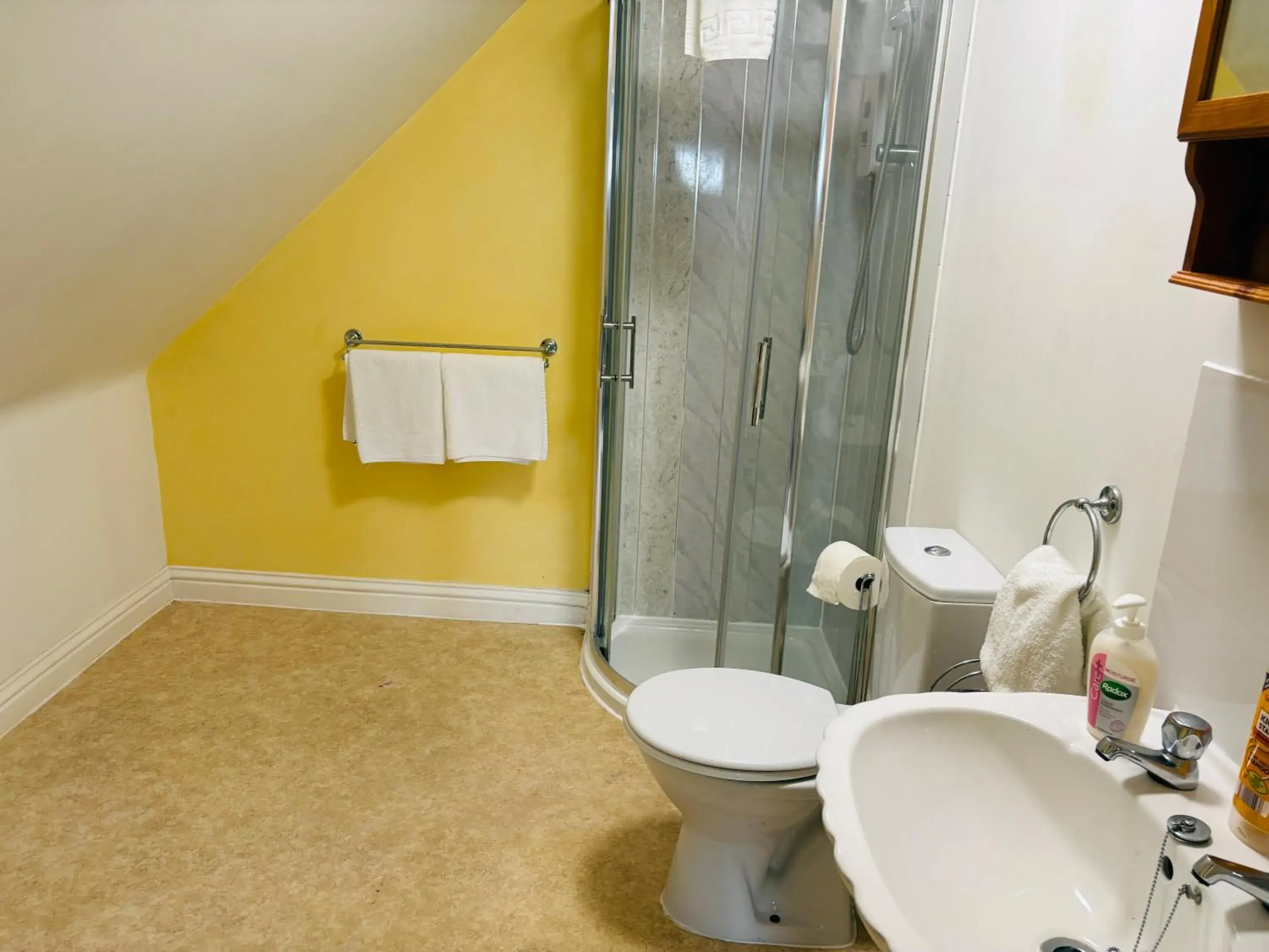 Small Double Room in Captain Howey Hotel Small Double Room in Captain Howey Hotel