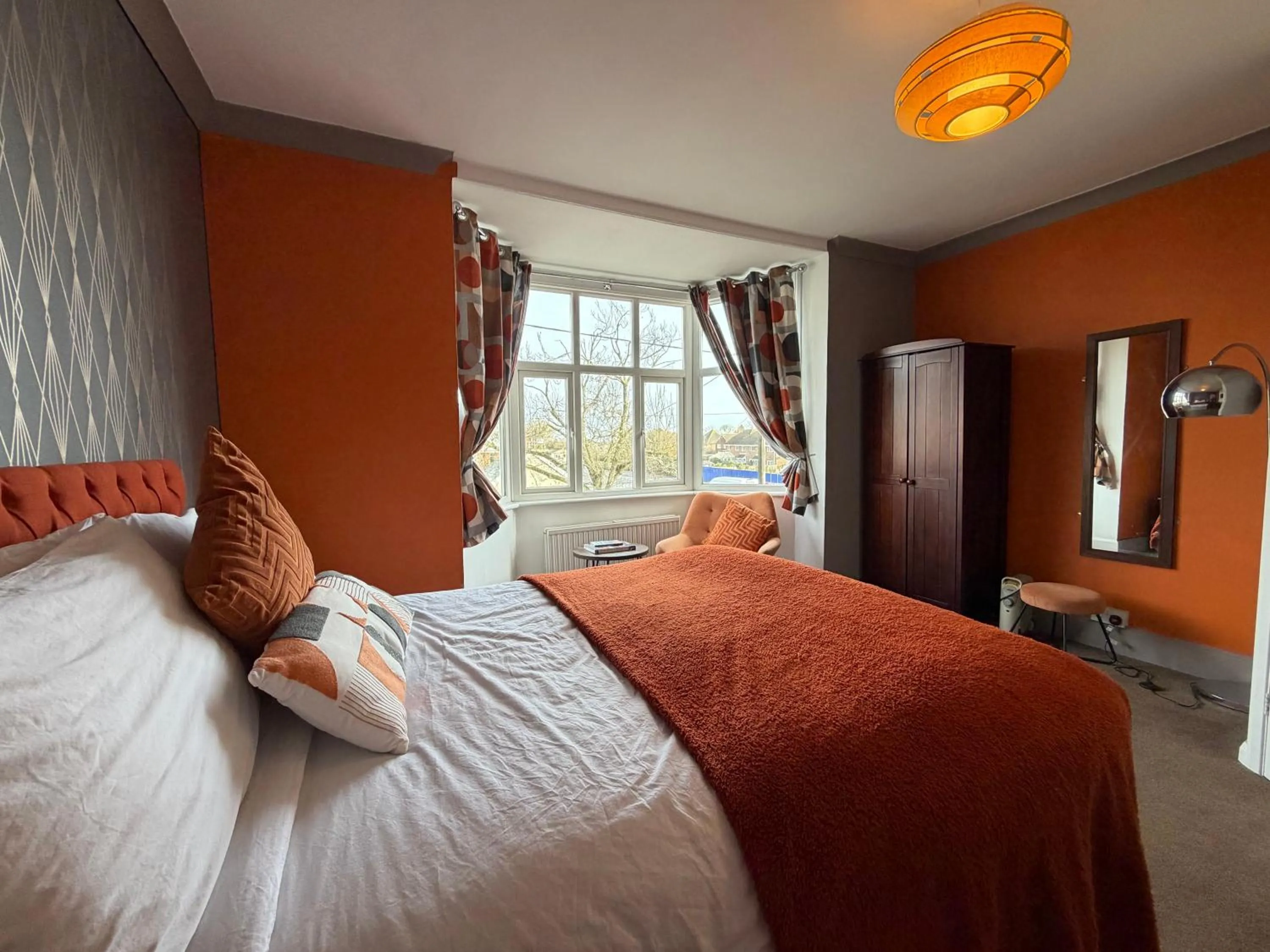 Bedroom, Bed in Captain Howey Hotel