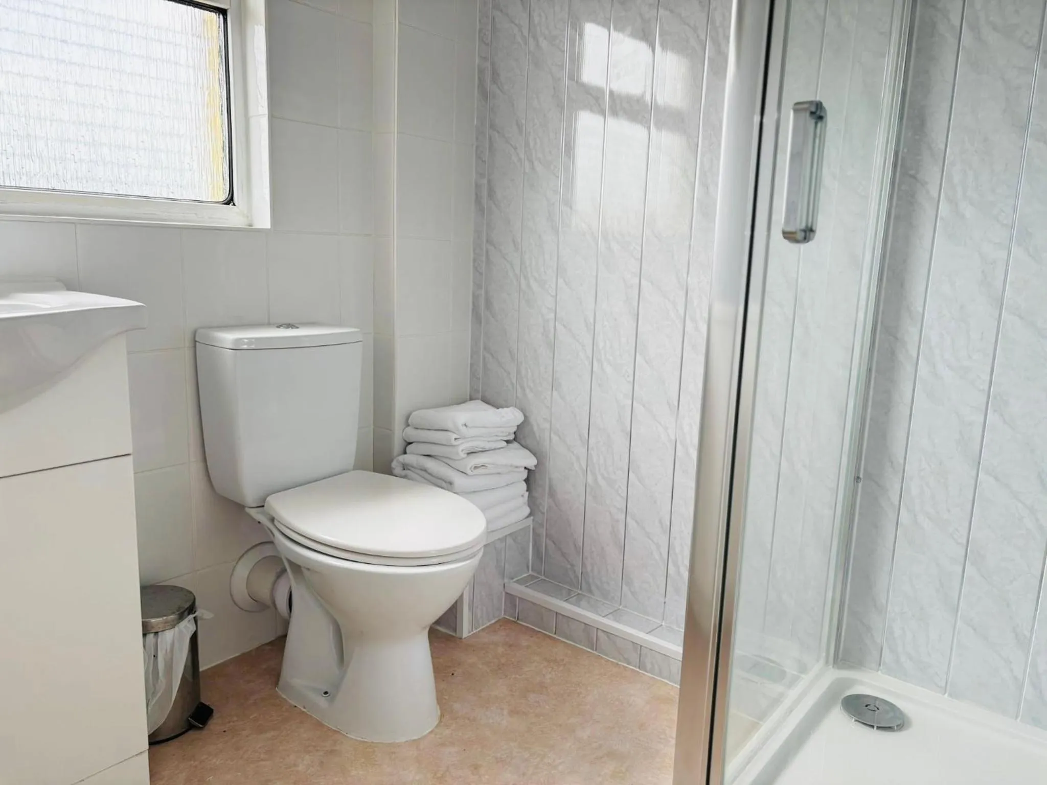 Toilet in Captain Howey Hotel