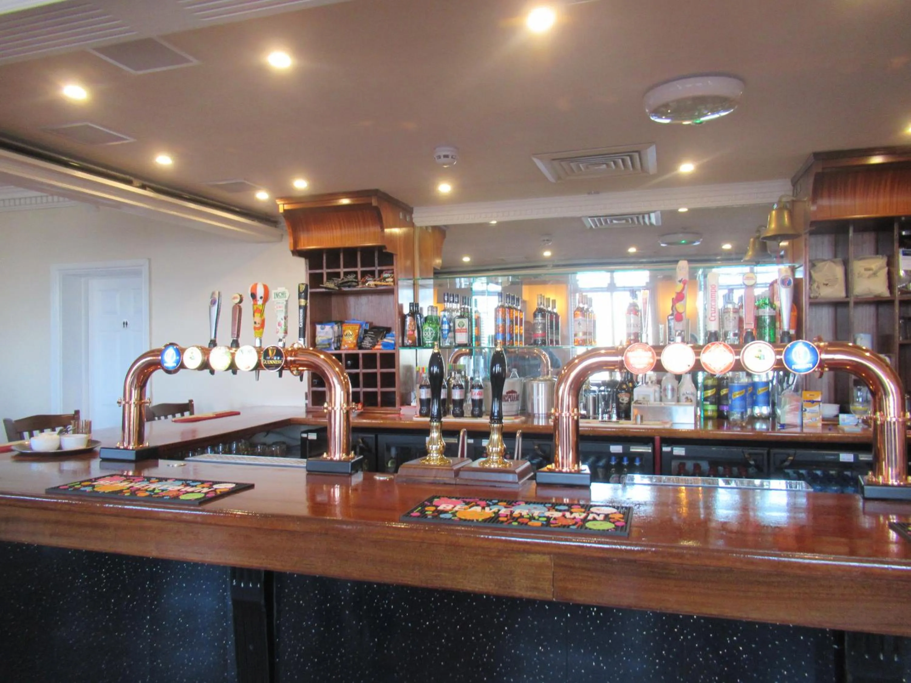 Lounge or bar in Captain Howey Hotel