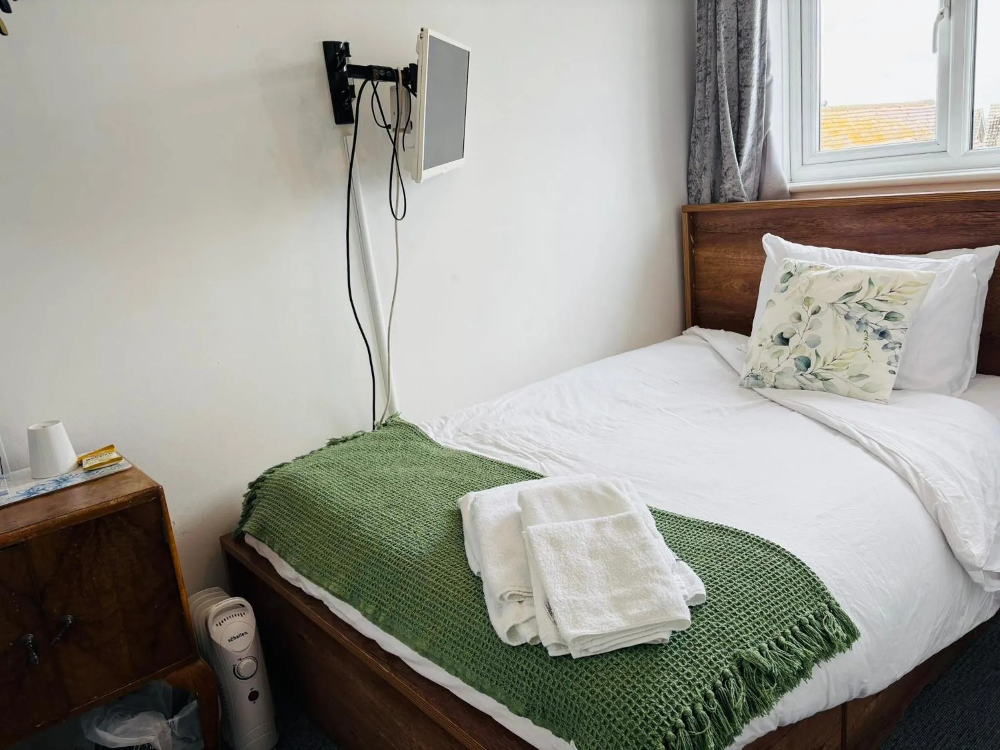 Bed in Captain Howey Hotel